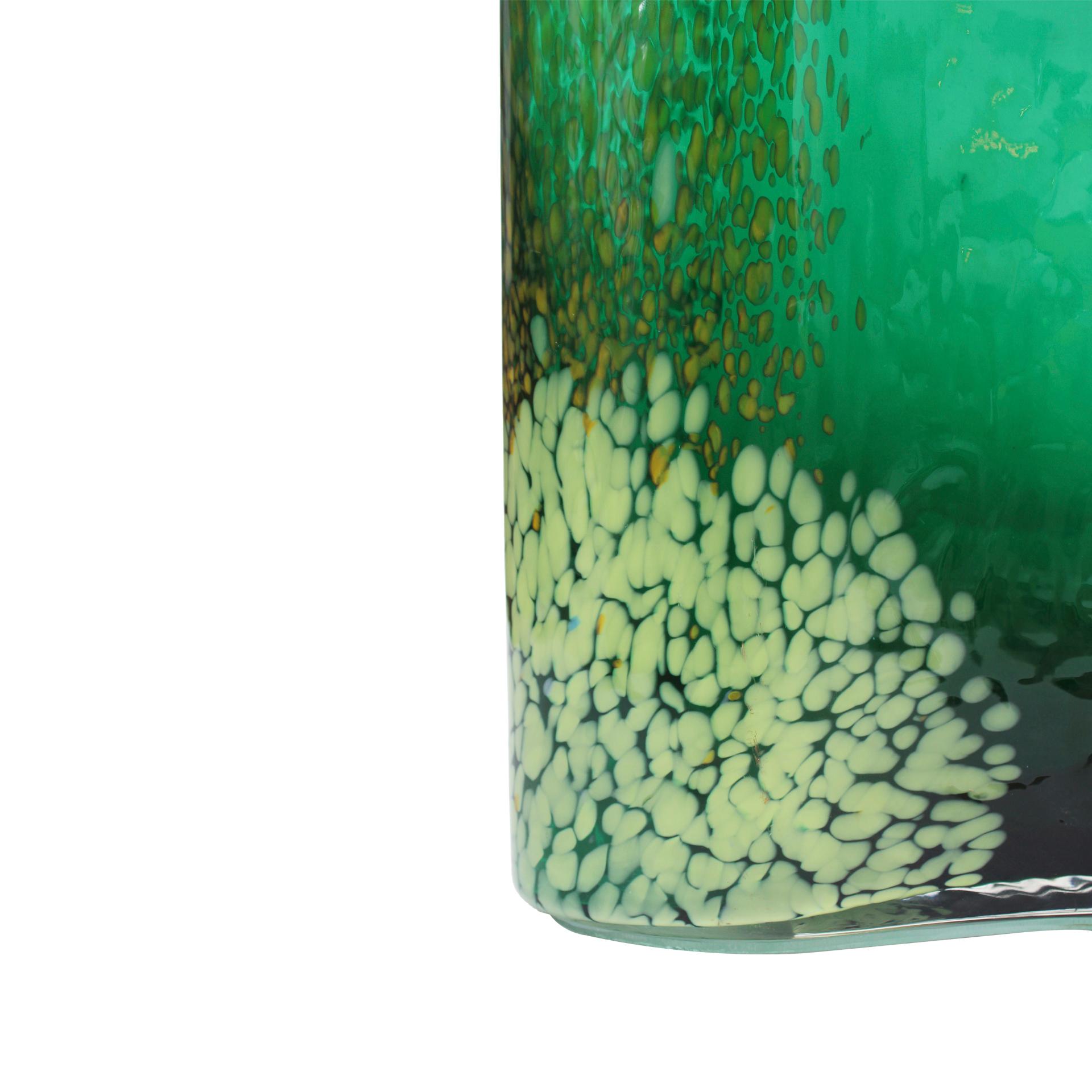 Kunsthandwerkliche Vase aus grünem Muranoglas, 1970er Jahre Italienisches Design (Ende des 20. Jahrhunderts) im Angebot
