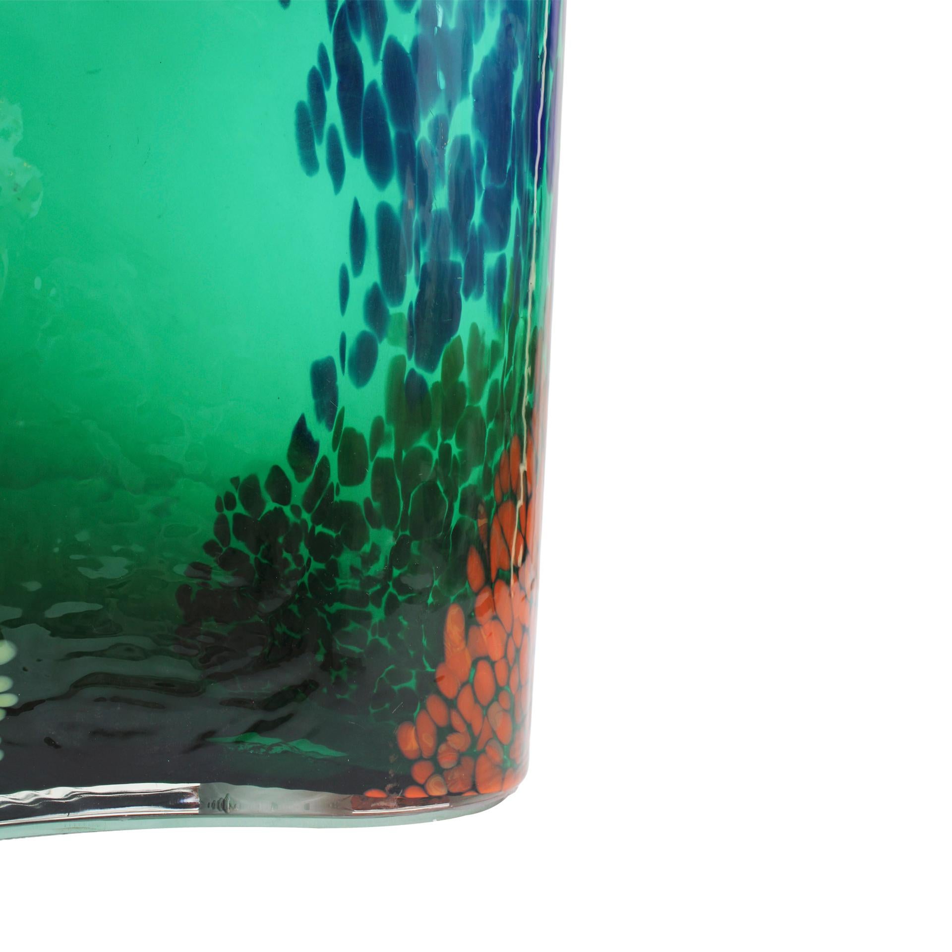 Kunsthandwerkliche Vase aus grünem Muranoglas, 1970er Jahre Italienisches Design im Angebot 1