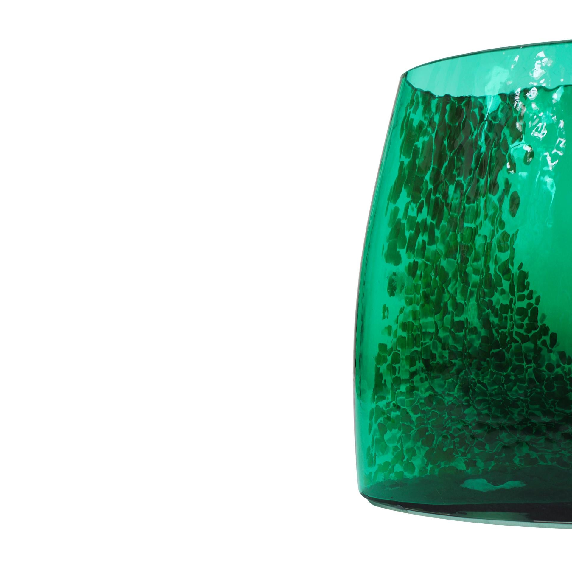 Kunsthandwerkliche Vase aus grünem Muranoglas, 1970er Jahre Italienisches Design im Angebot 1