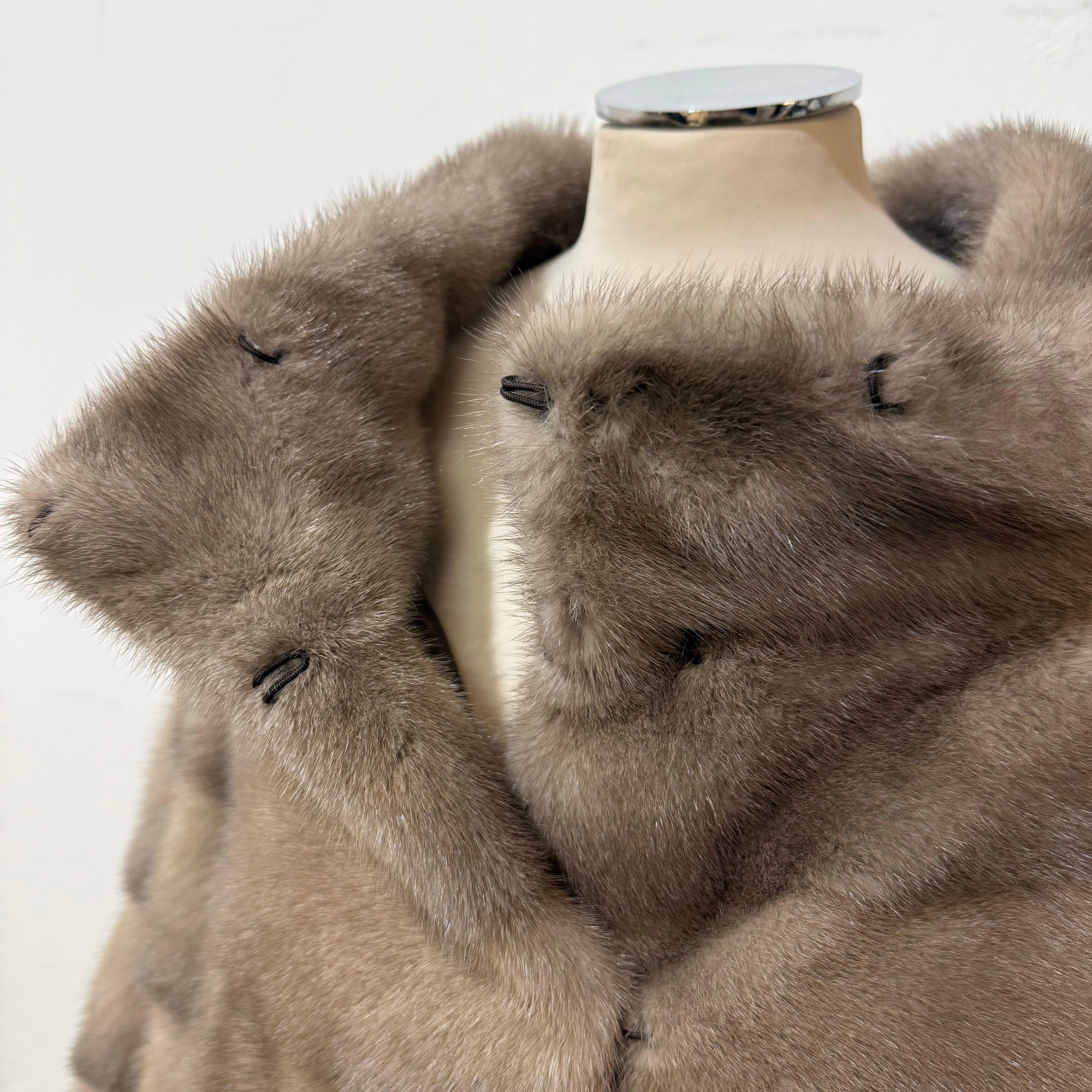 Artisanal Grey Mink Short Fur Coat M in vendita 1