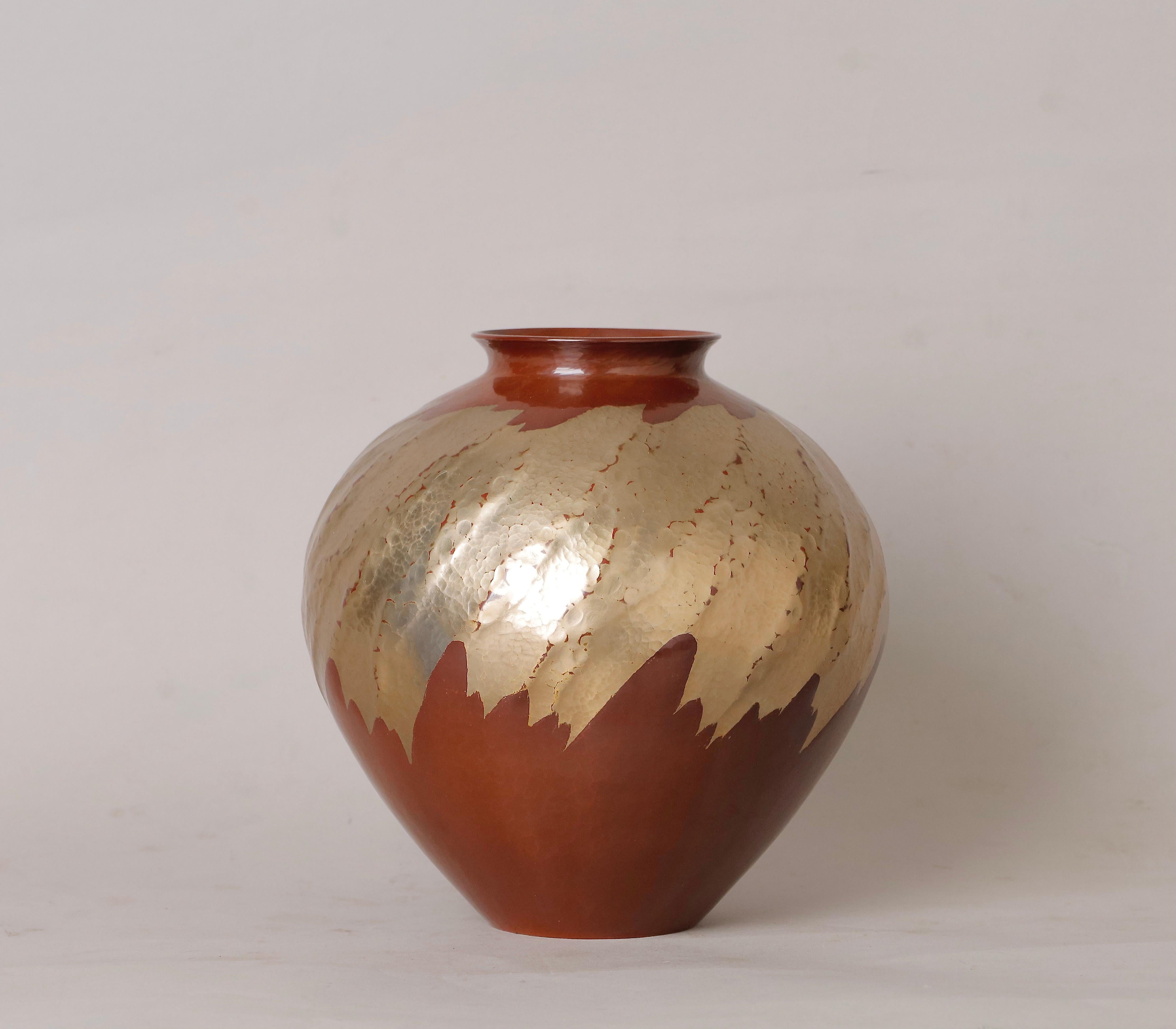 Artisanal Hand-Hammered Copper Vase by Renowned Gyokusendo In Good Condition In Fukuoka, JP