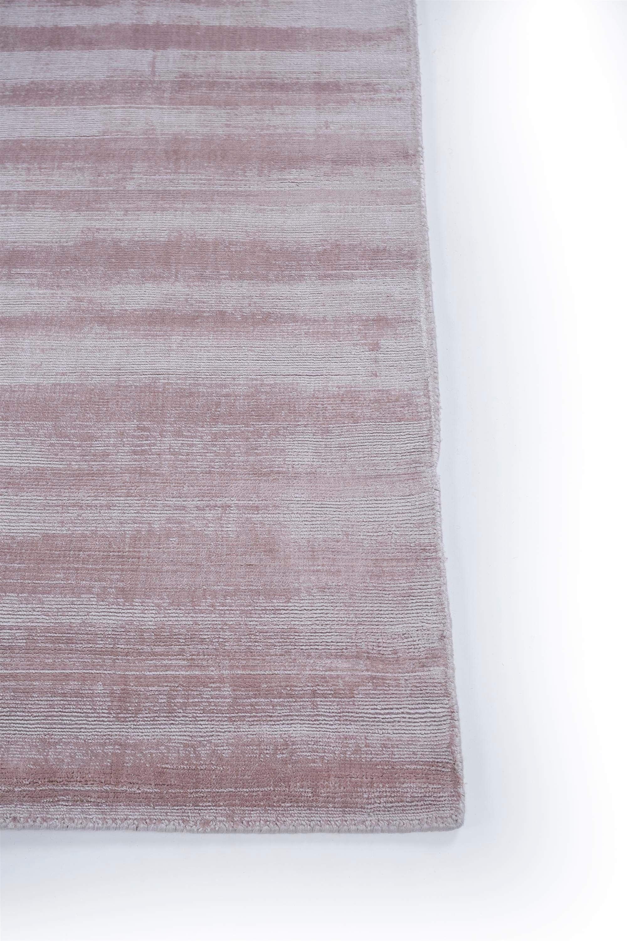 Modern Artisanal Impressions Lotus & Lotus 150x240 cm Handloom Rug For Sale