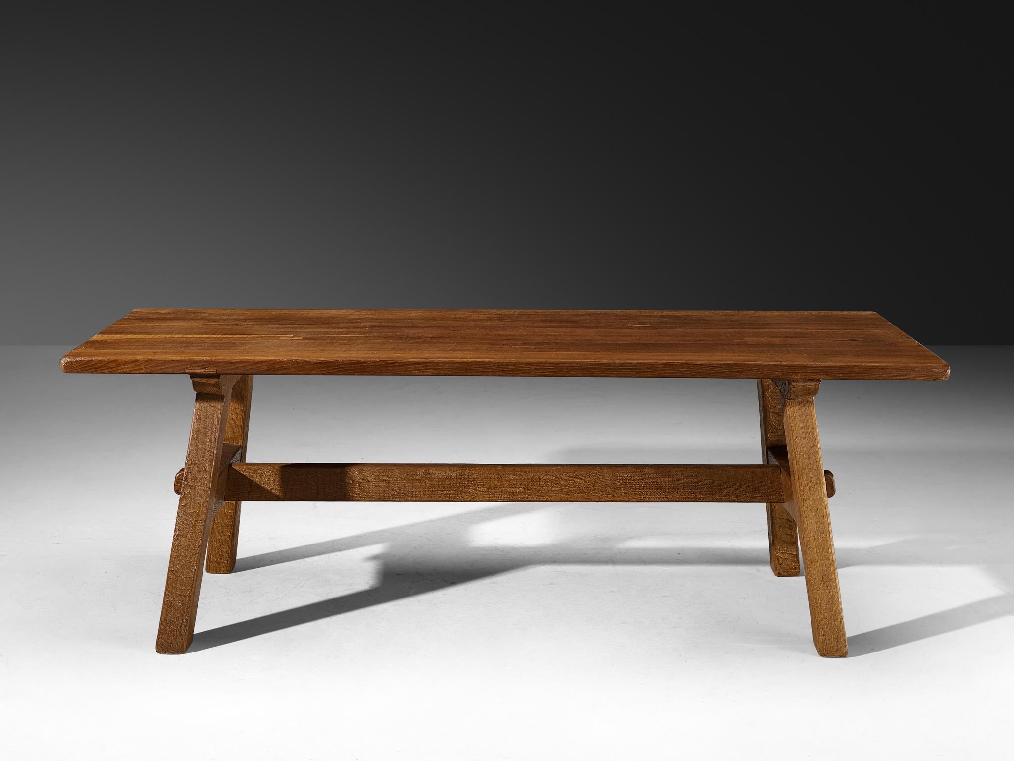 Europeo Artisanal Mid-Century Dining Table in Oak in vendita