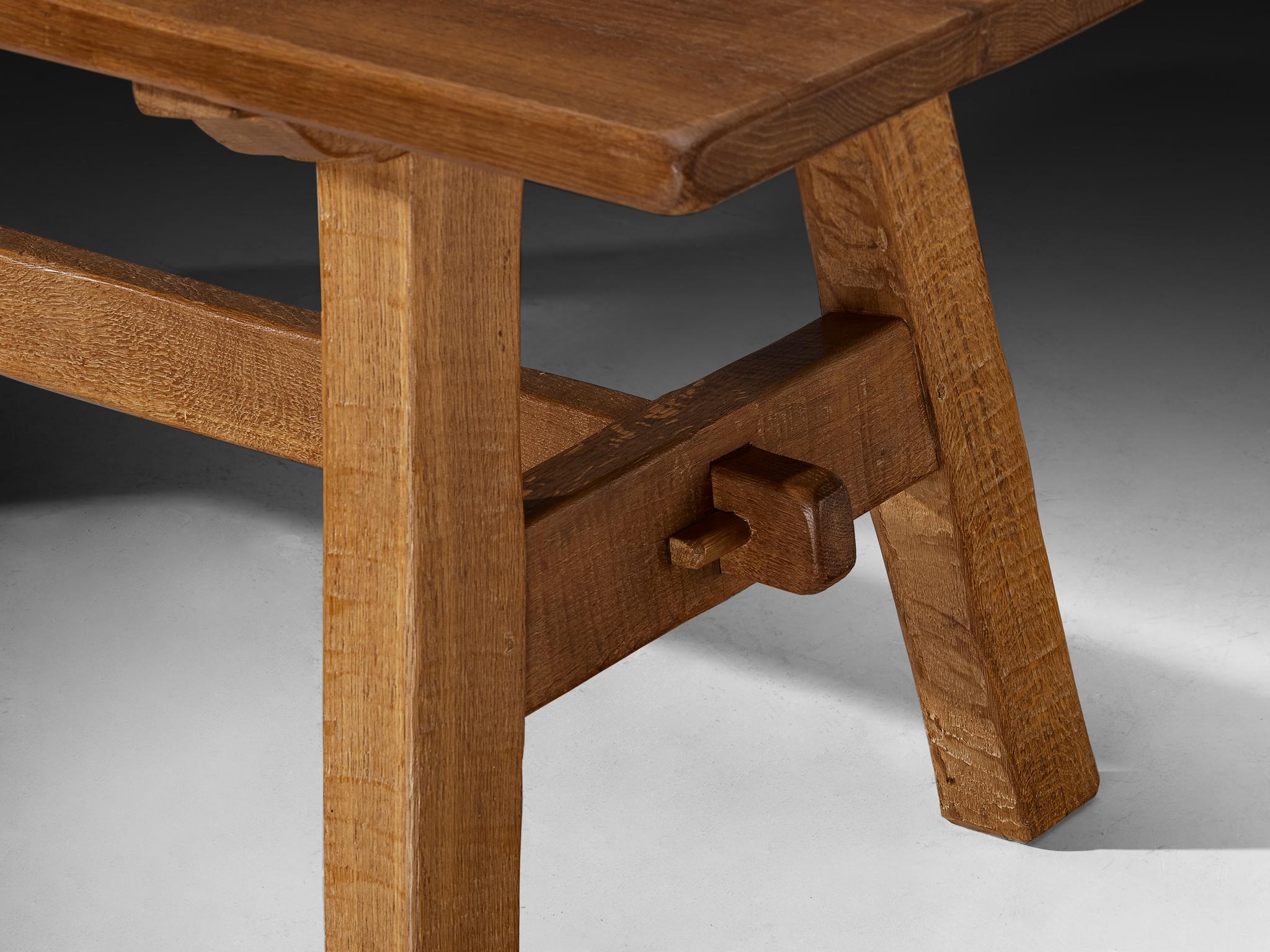 Artisanal Mid-Century Dining Table in Oak In condizioni buone in vendita a Waalwijk, NL