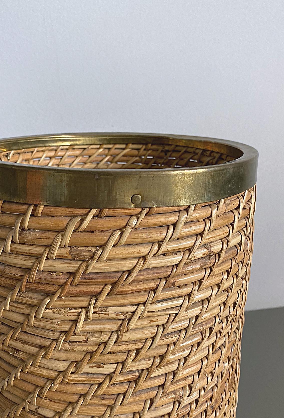 Mid-Century Modern Artisanal Rattan and Brass Umbrella Stand or Waste Basket, 1950s, France