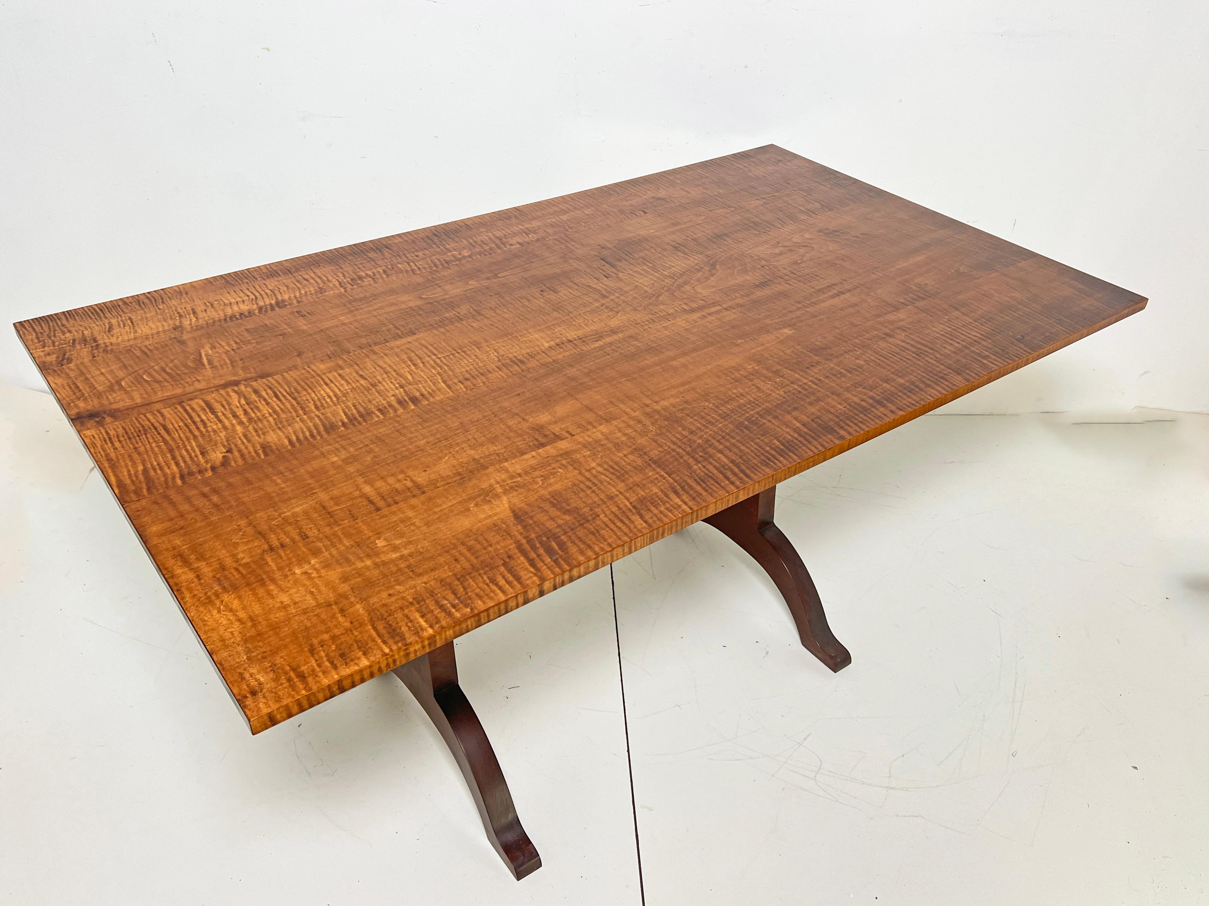 Vintage late 20th century studio craft Shaker dining table fashioned in tiger maple made the noted artisan Gary Adriance of South Dartmouth, MA. His studio and custom work is highly regarded by collectors and decorators for its fine craftsmanship