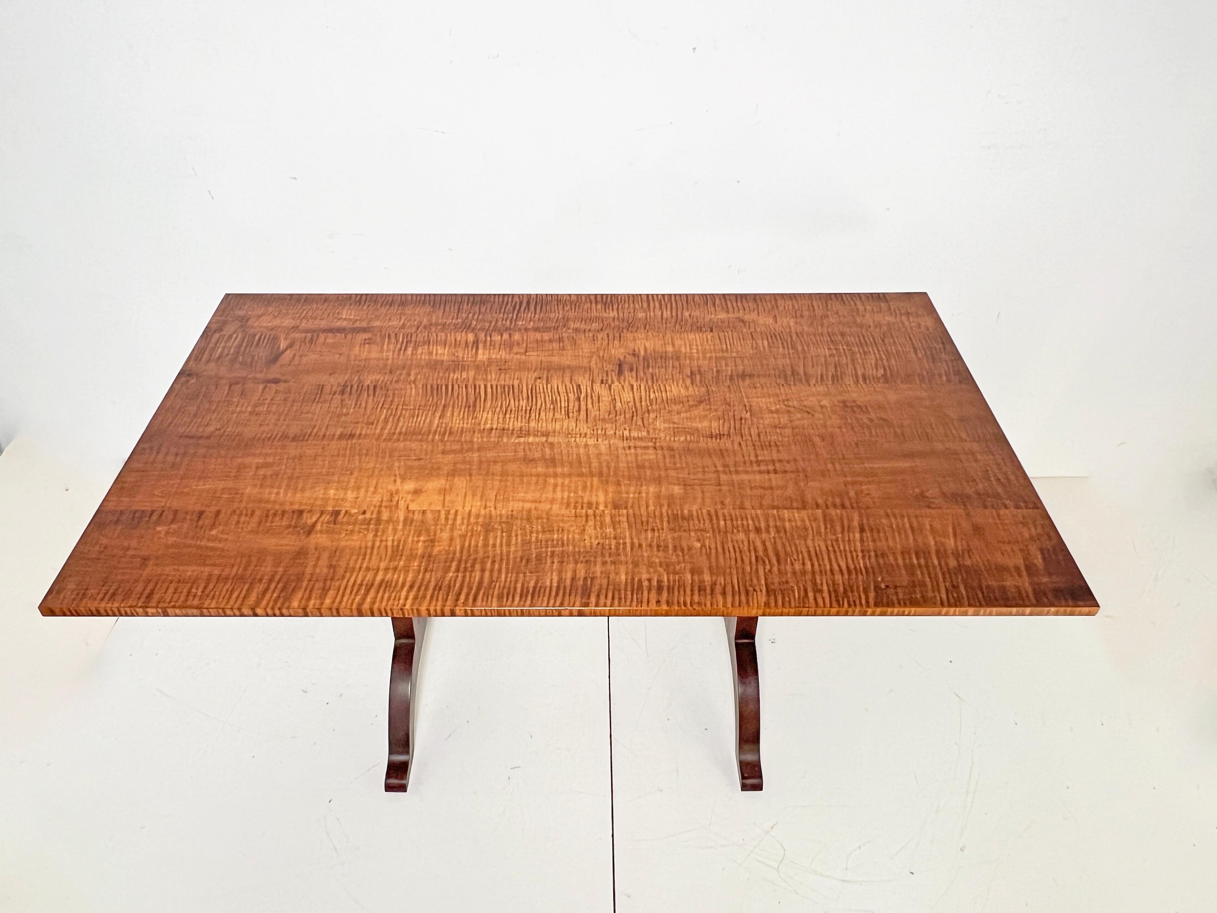 Artisanal Shaker Style Tiger Maple Dining Table by Gary Adriance, Massachusetts In Good Condition For Sale In Peabody, MA