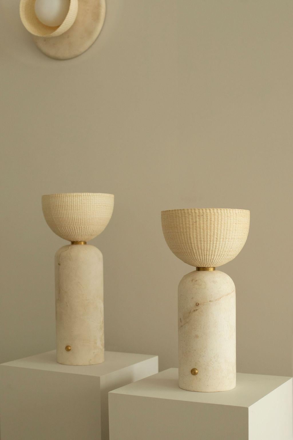 Moderne Lampe de table basse Tamo artisanale  en vente