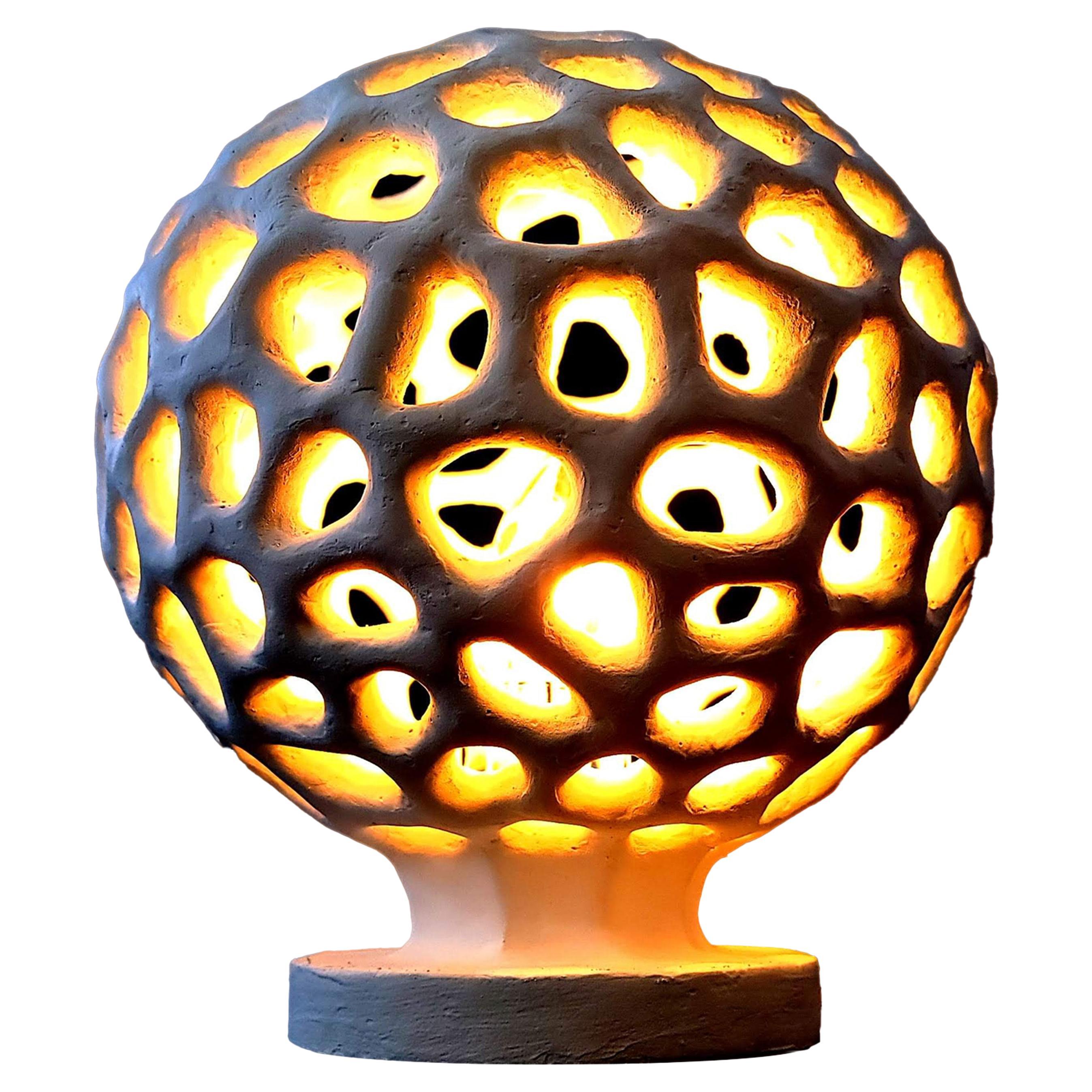Kunsthandwerkliche Voronoi-Kugel Ambient-Tischleuchte im Angebot
