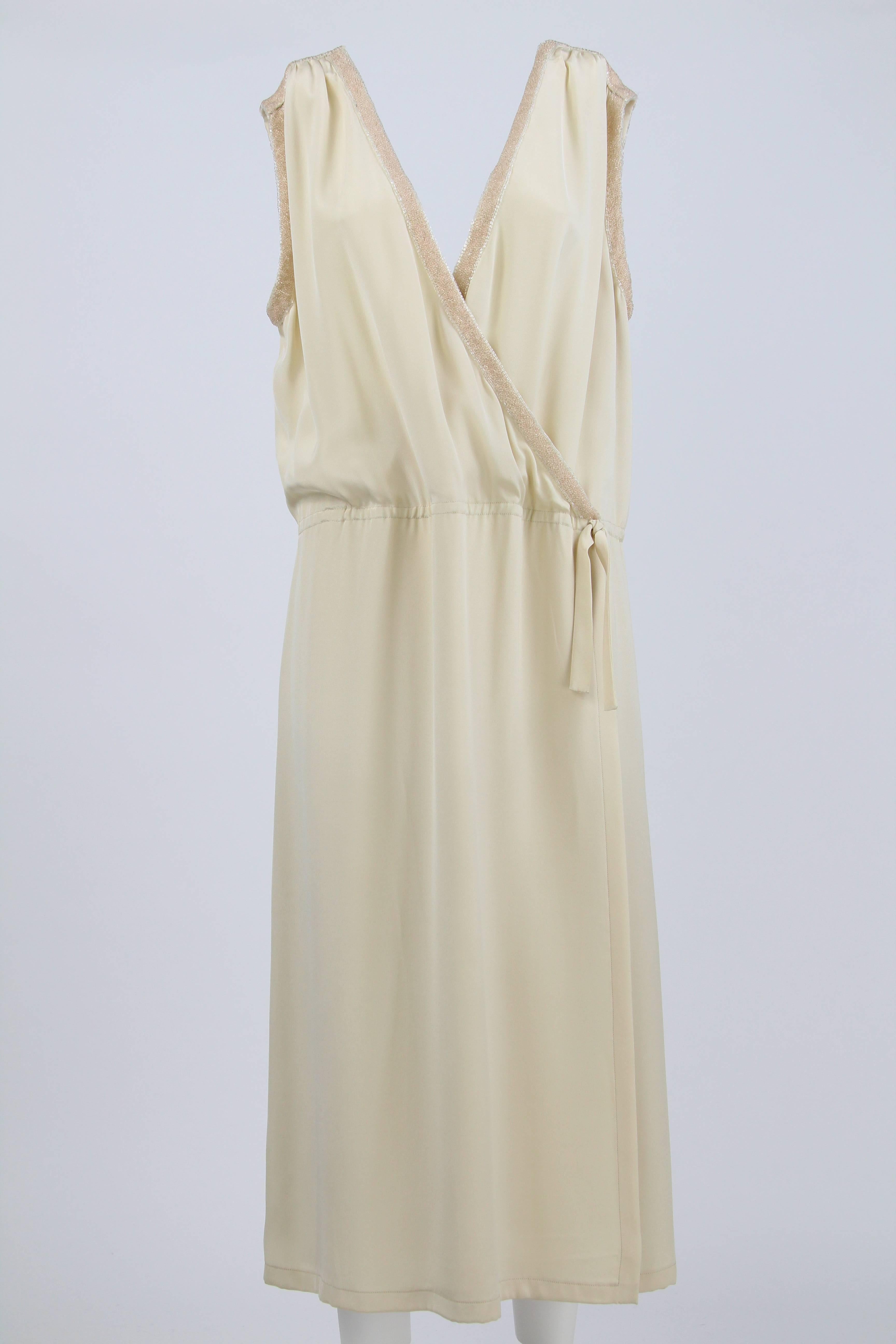 A.N.G.E.L.O. VINTAGE - Italy

Off-white color silk dress, handmade in Italy, featuring sequins embroiderd details and a oversized style.

Made in Italy

Size: L

Flat measurements 
Height: 122 cm 
Bust: 58 cm 

Composition: 100% Silk
Very good