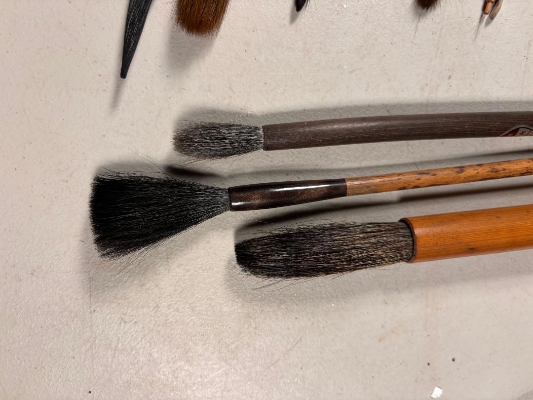 Cache artisanale de 25 brosses en bambou de calligraphie chinoise ancienne en vente 3