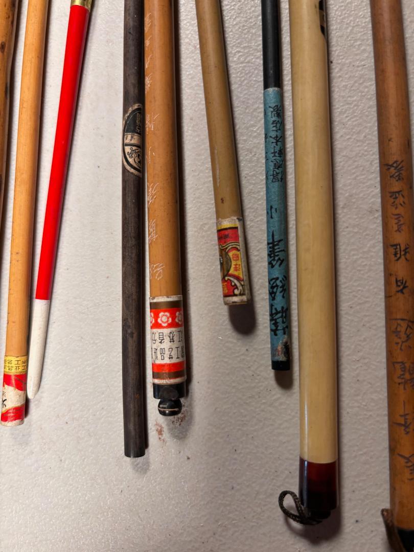 Cache artisanale de 25 brosses en bambou de calligraphie chinoise ancienne en vente 4