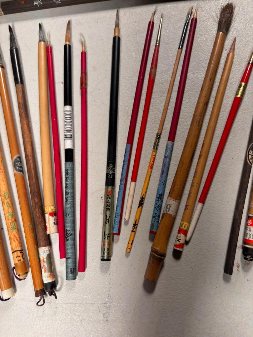 Cache artisanale de 25 brosses en bambou de calligraphie chinoise ancienne Bon état - En vente à South Burlington, VT