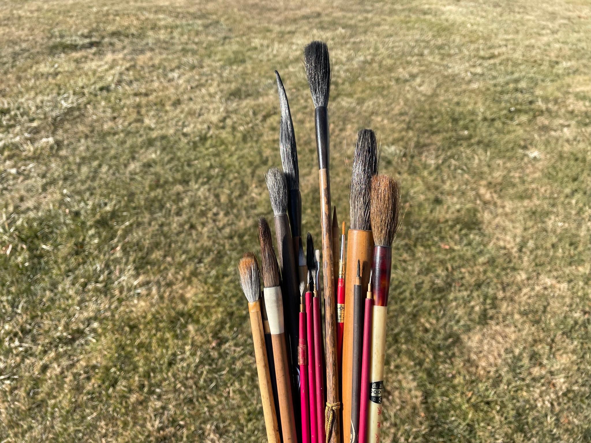 Artisan's Discovery 25 Old Chinese Paint Brushes In Good Condition In South Burlington, VT