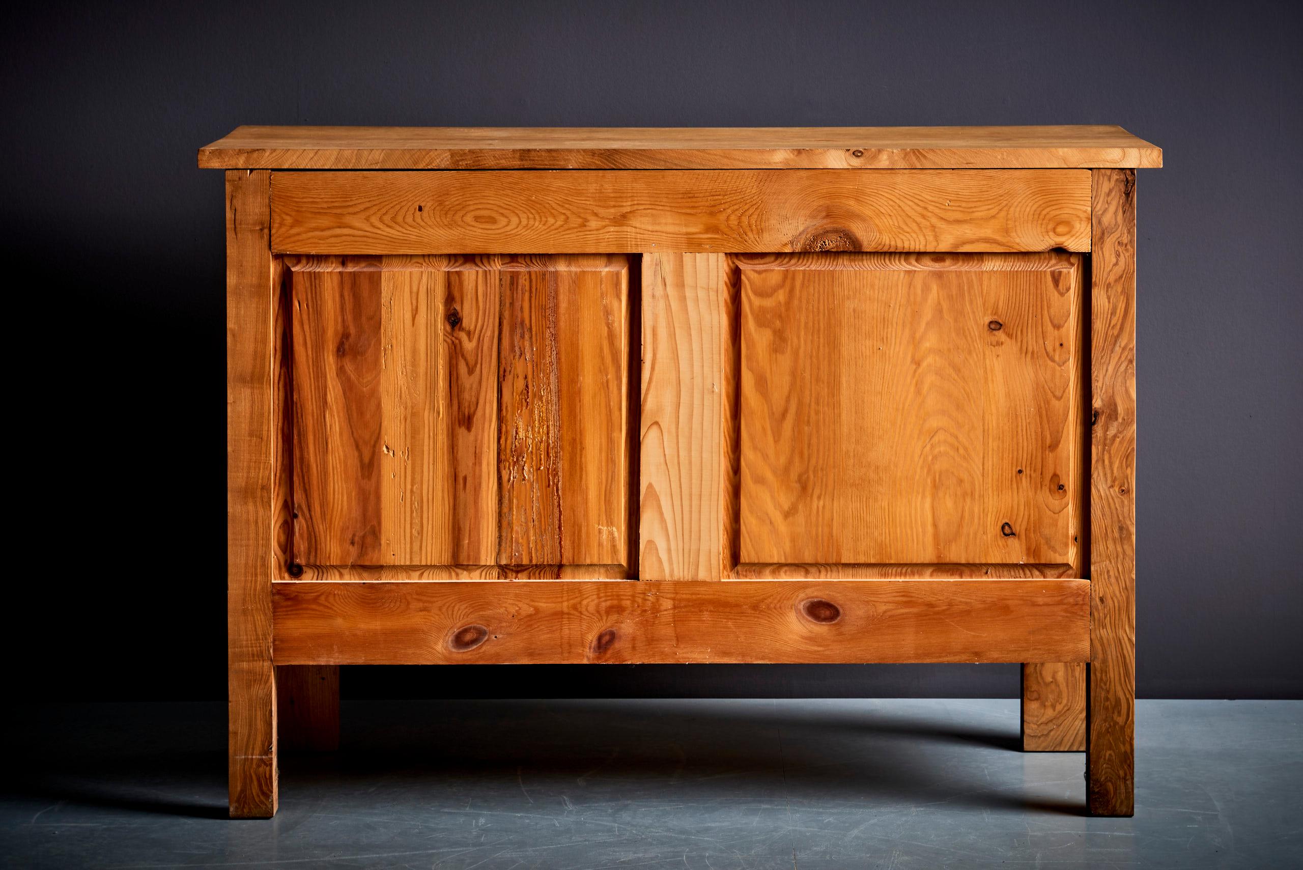 Artisans et paysans de Lozère Crendenza France 1970s in chestnut For Sale 4