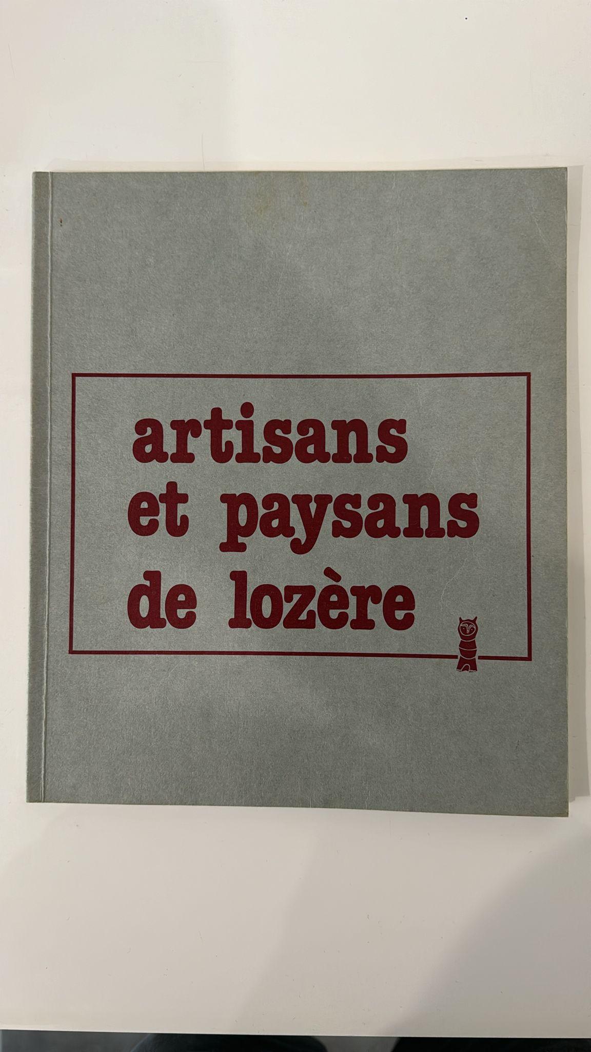 Artisans et paysans de Lozère Crendenza France 1970s in chestnut For Sale 8