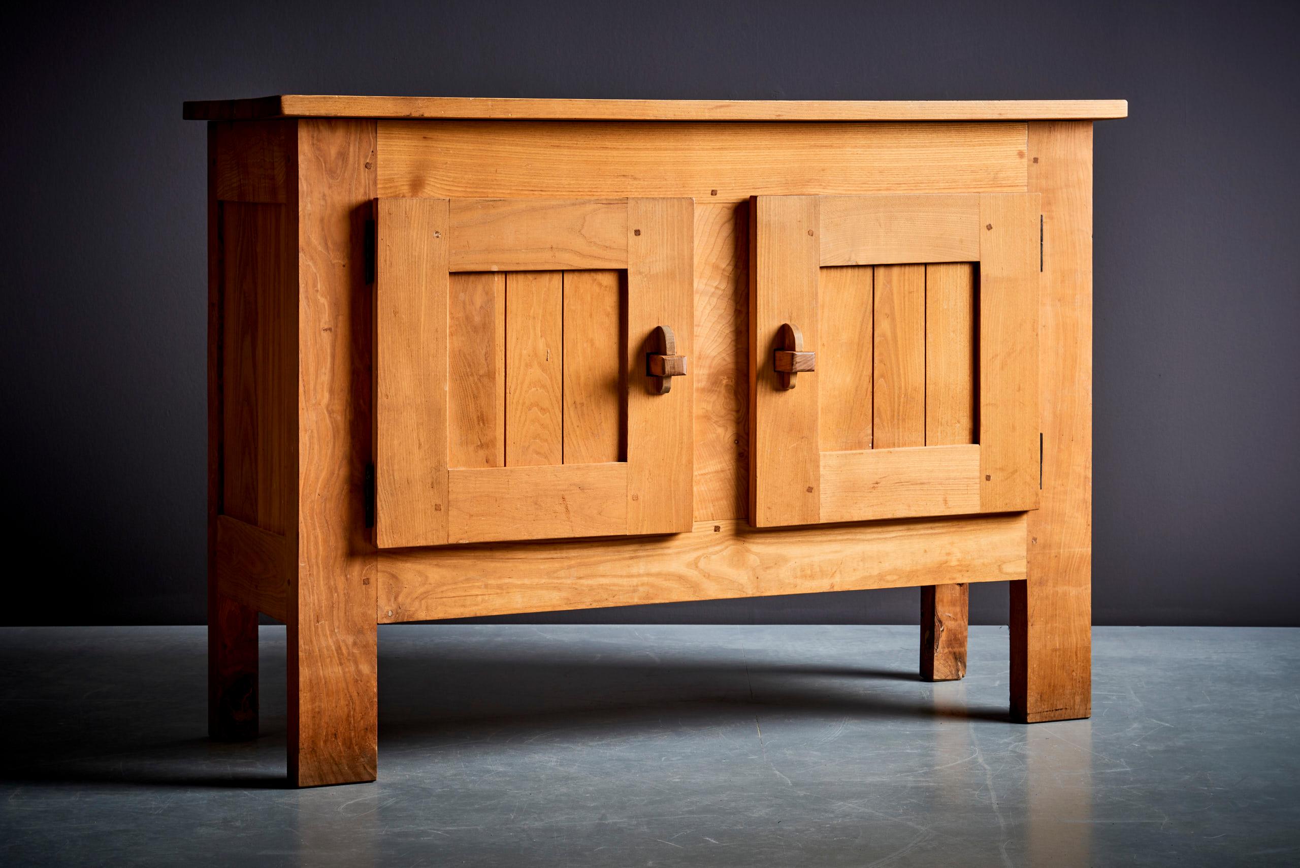 French Artisans et paysans de Lozère Crendenza France 1970s in chestnut For Sale