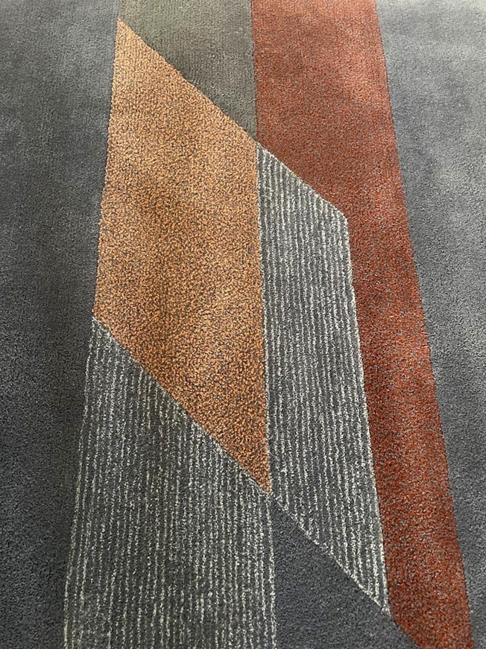 French Artisca Vermont Hand Tufted Rug 1980-1990s France For Sale