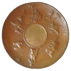 Großer Wandteller des Künstlers Attilio Nani aus geprägtem Kupfer mit Hirtenthema