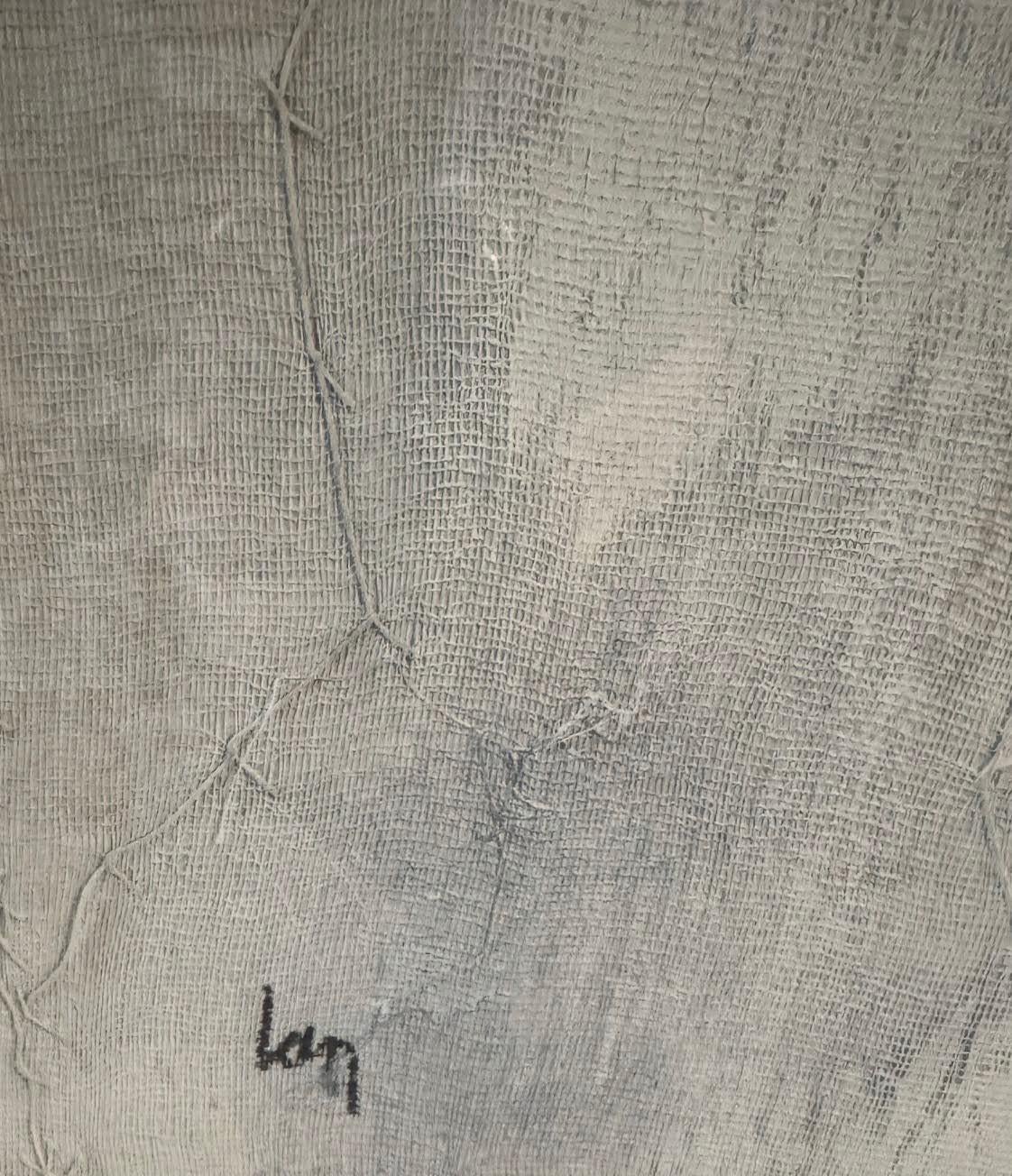L'artista belga contemporanea Diane Petry crea la sua tela a tre strati utilizzando cotone pima, garza e carta fine.
I bordi grezzi e i fili applicati aggiungono consistenza e dimensione.
Tutte le opere d'arte possono essere commissionate per