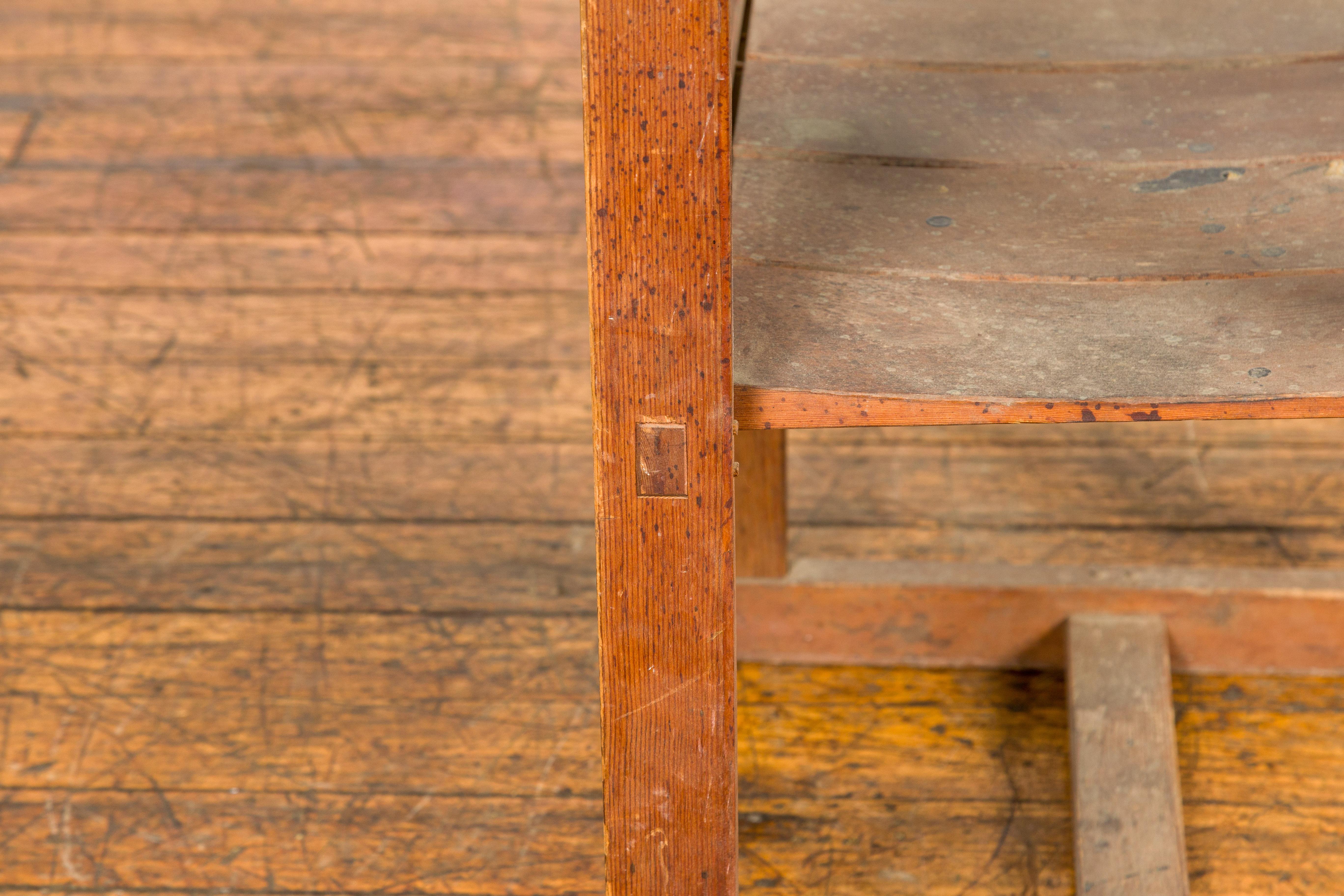 Künstlerischer Vintage-Schreibtischstuhl im Industriestil mit rustikaler Akzent im Angebot 5