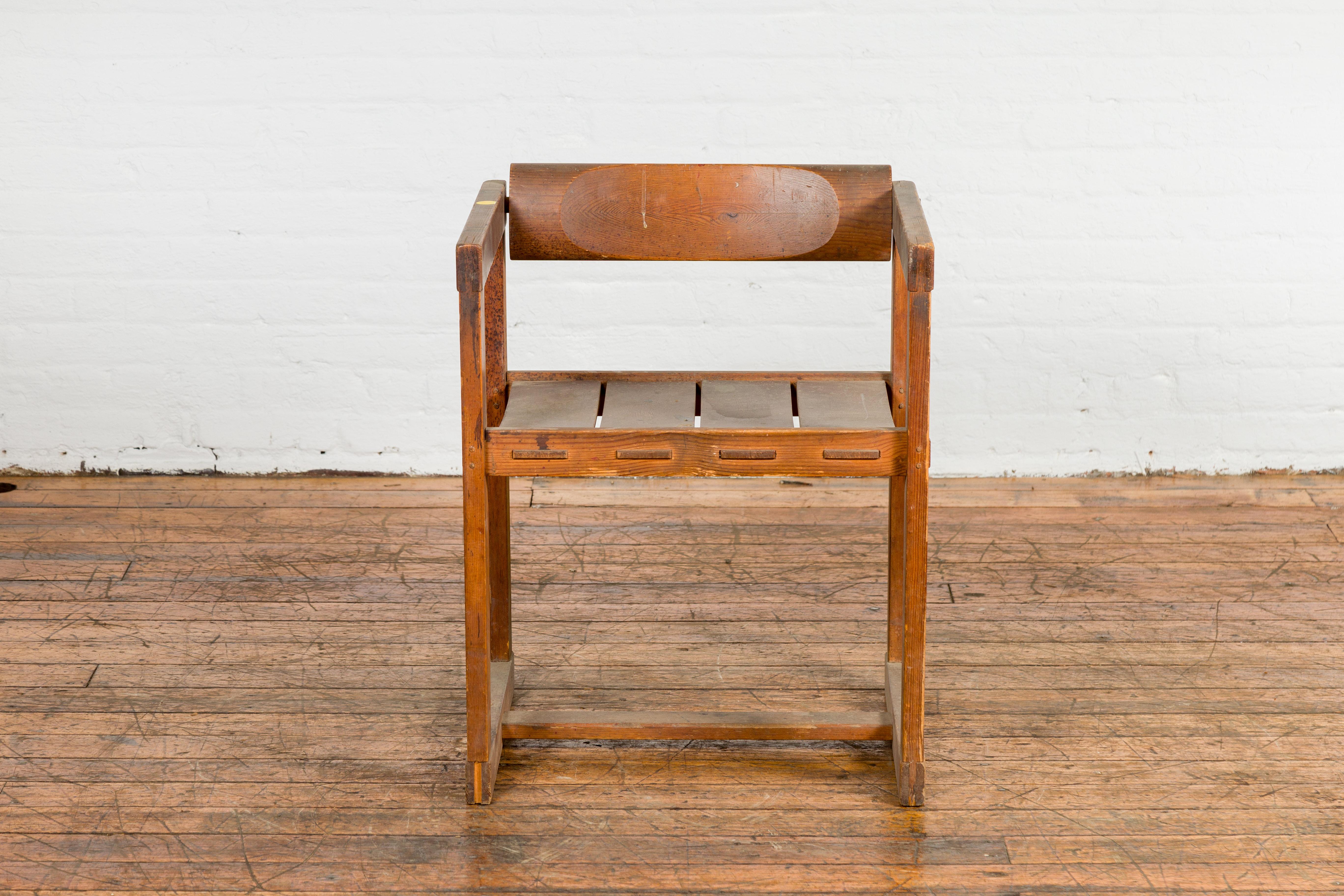 Industriel Chaise de bureau vintage de style industriel avec caractère rustique par un artiste en vente