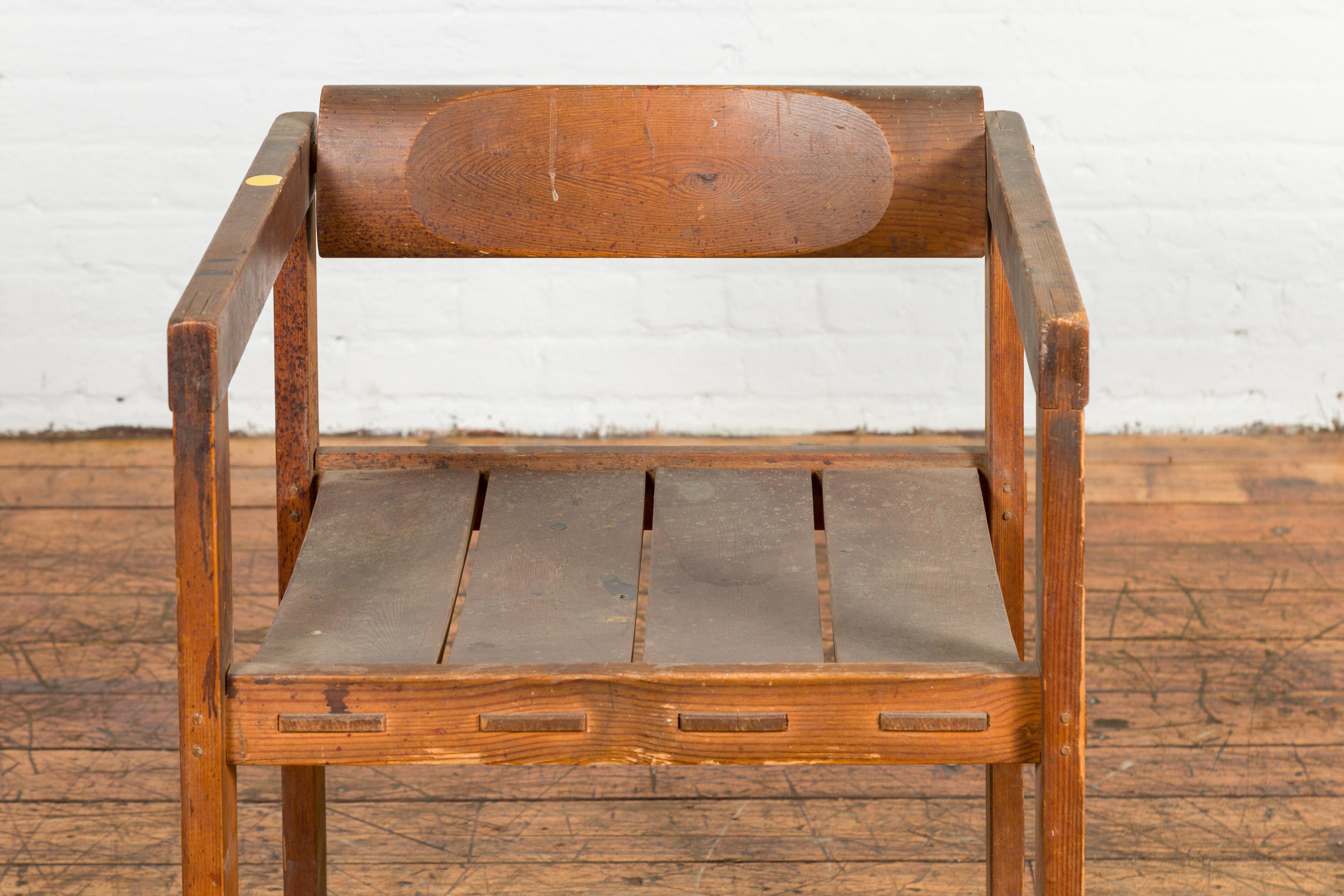 Künstlerischer Vintage-Schreibtischstuhl im Industriestil mit rustikaler Akzent (Geschnitzt) im Angebot