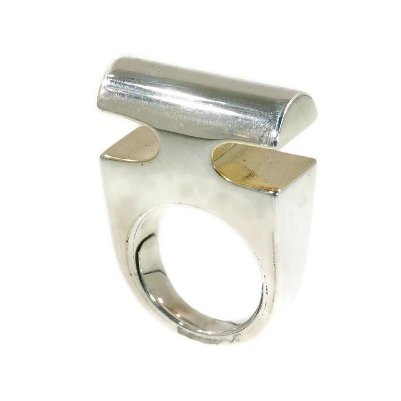 This 14K yellow gold and silver ring from 1972 by the well-known Dutch contemporary jewellery artist, Chris Steenbergen, serves as a collectible piece of future antique jewellery. A rectangular dome conform to the proportions of the entire ring