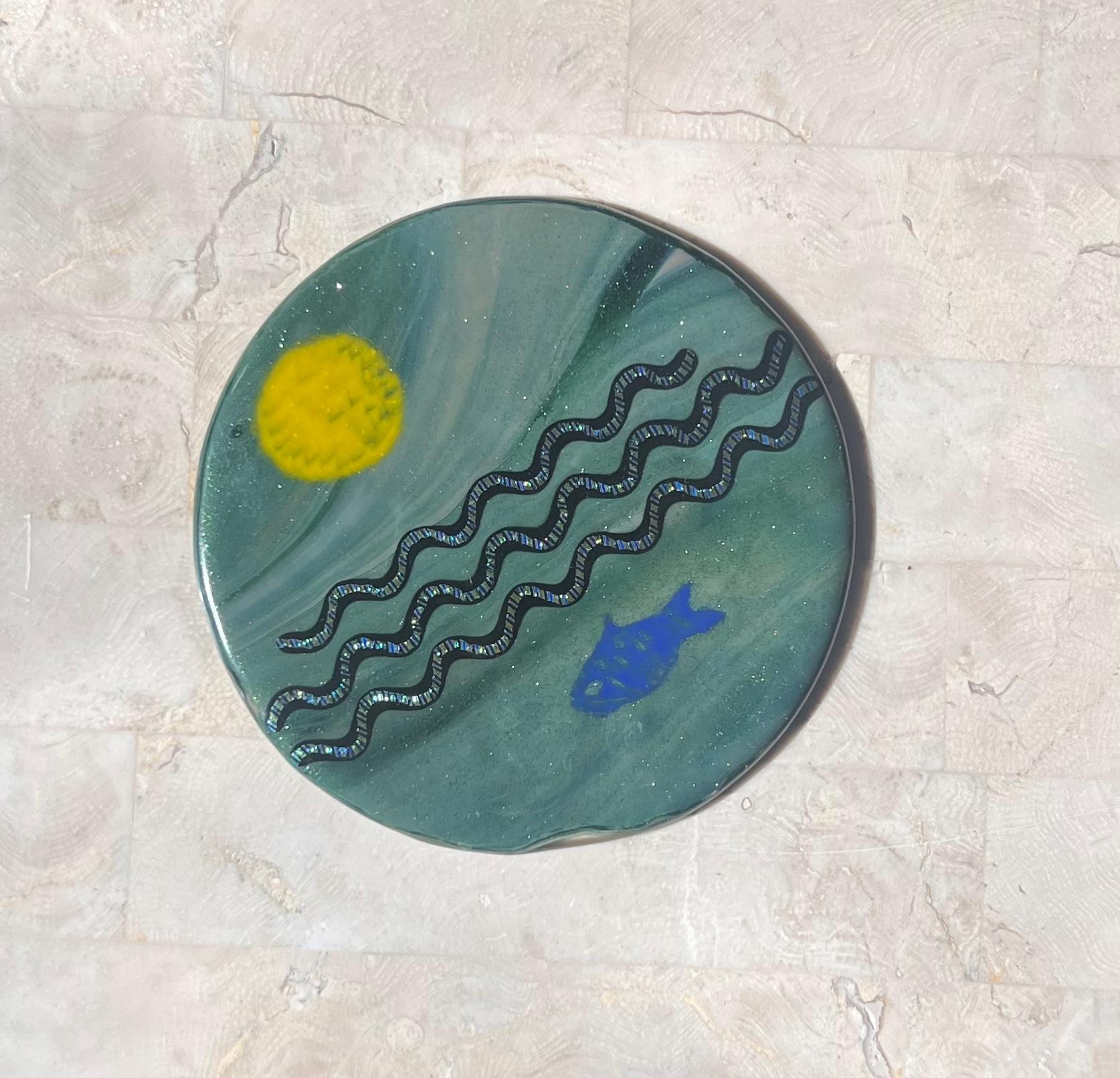 Placa de vidrio artístico con motivo de pez, siglo XX. en venta 3