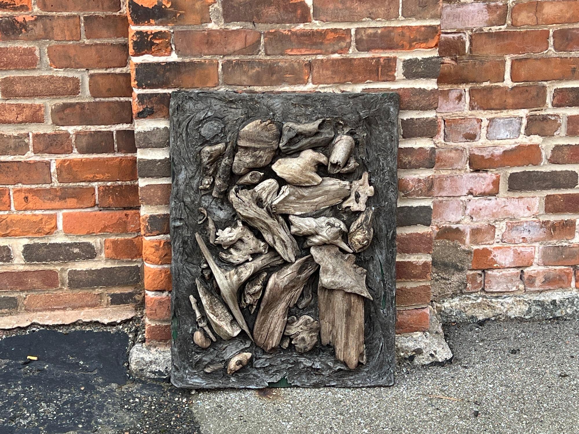 Bas-relief en bois flotté fait par un artiste en vente 1
