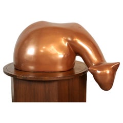 Sculpture de chat en fibre de verre réalisée par un artiste