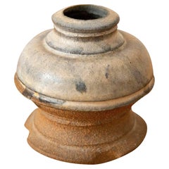 Vase en céramique émaillée fait par un artiste, signé