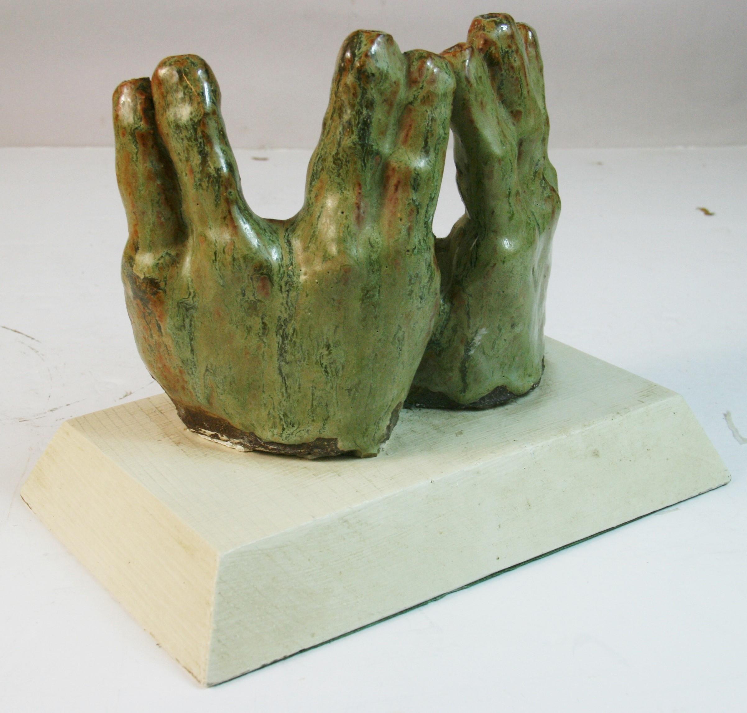 Hecho por un artistaPar de manos  Menorah /Escultura Cerámica esmaltada Contiene 9 velas en venta 1