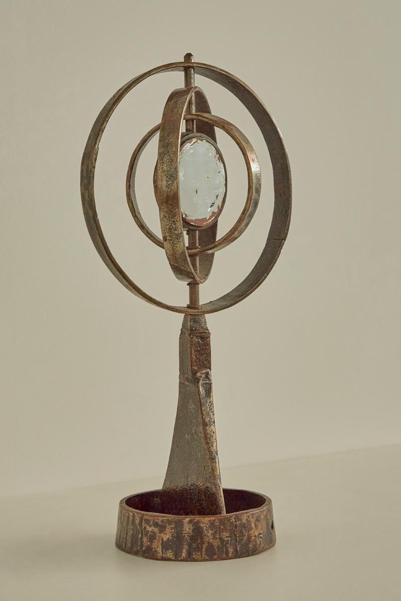 Mid-Century moderno Scultura in metallo d'artista con specchio in vendita