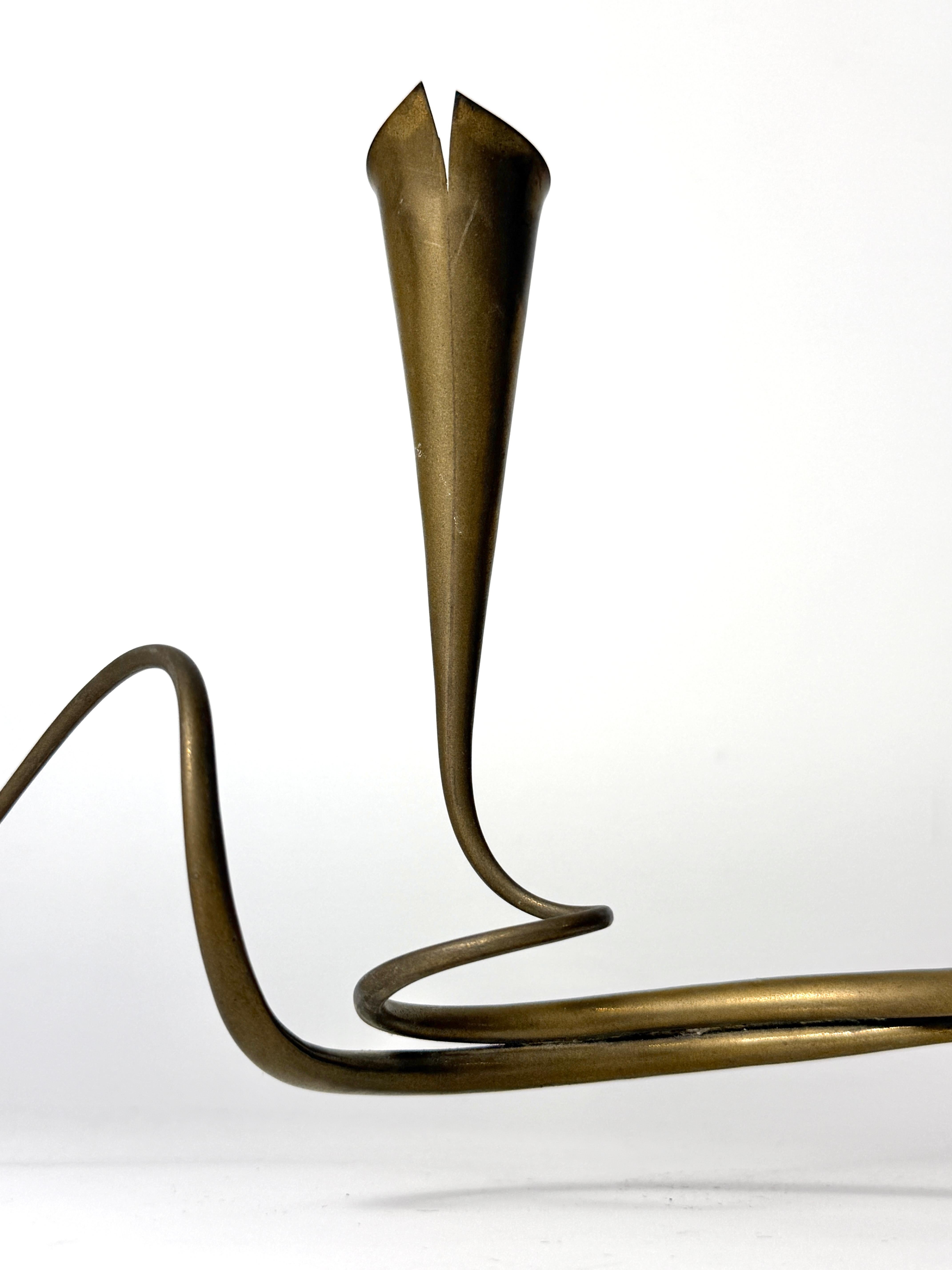 Portacandele scultorei d'ottone a forma libera di Daniel Miller - Una coppia in vendita 3