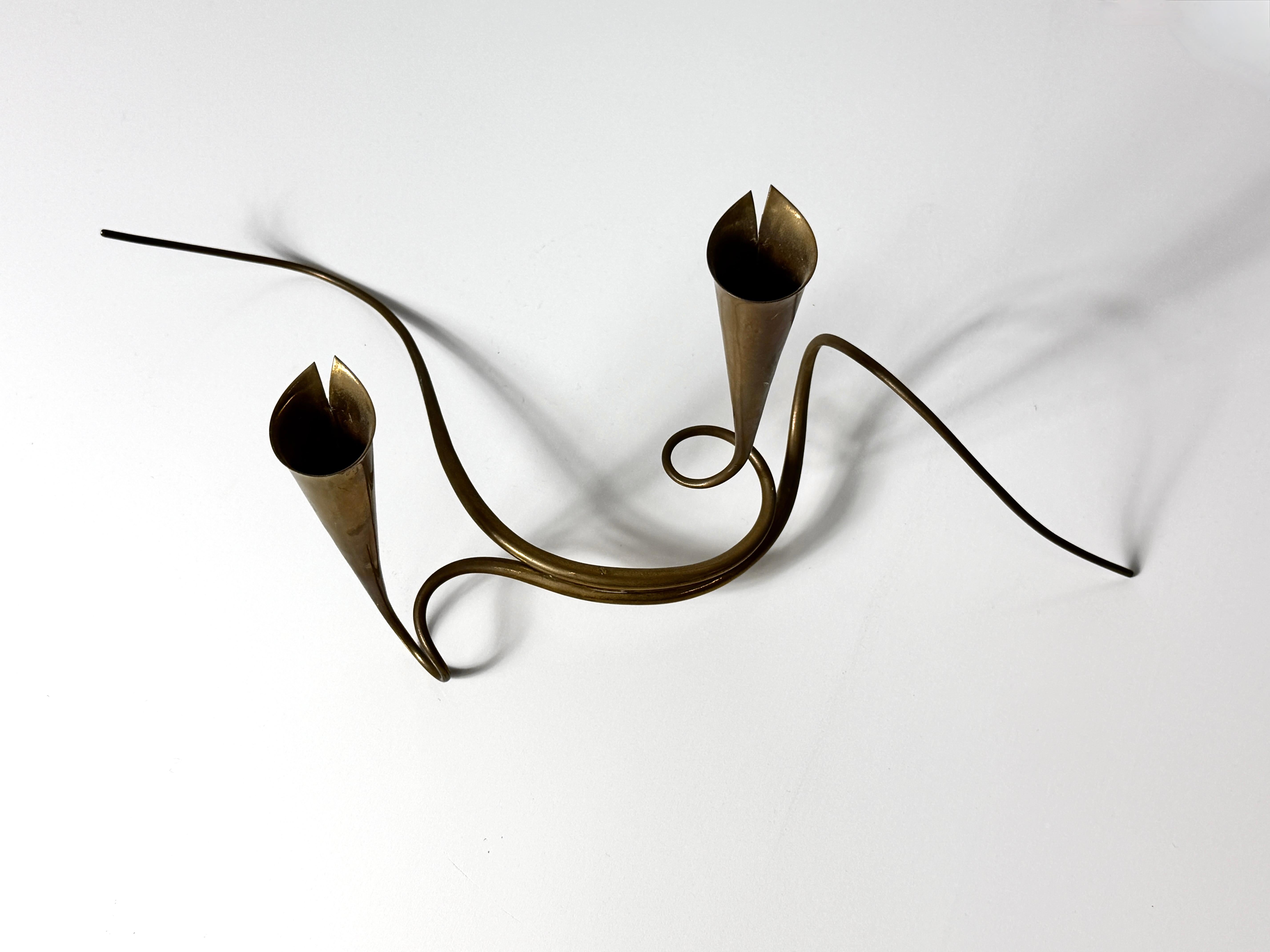 Fatto a mano Portacandele scultorei d'ottone a forma libera di Daniel Miller - Una coppia in vendita