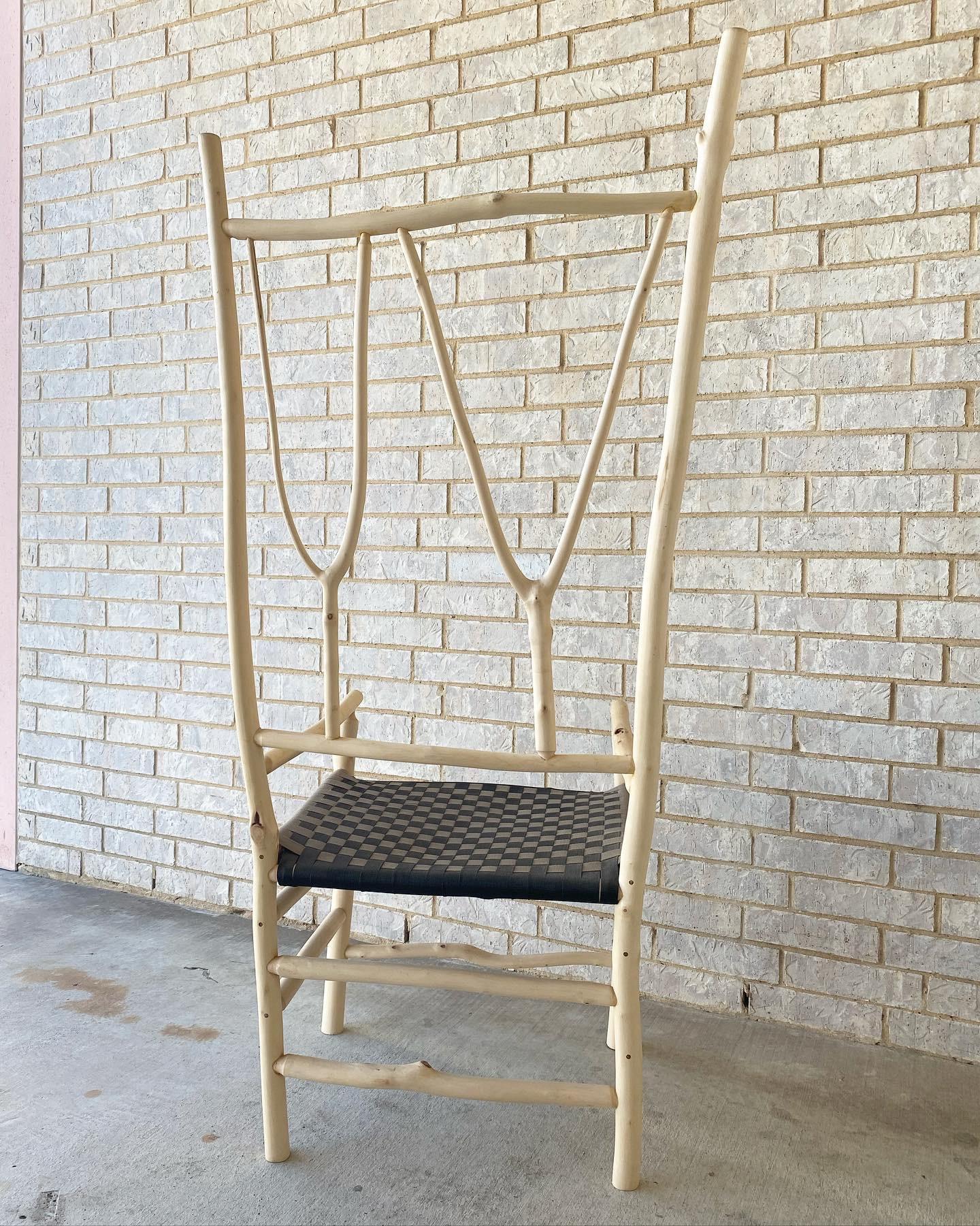 Tessuto a mano Sedia Twig di Studio A fatta dall'artista + seduta a scacchiera intrecciata in vendita