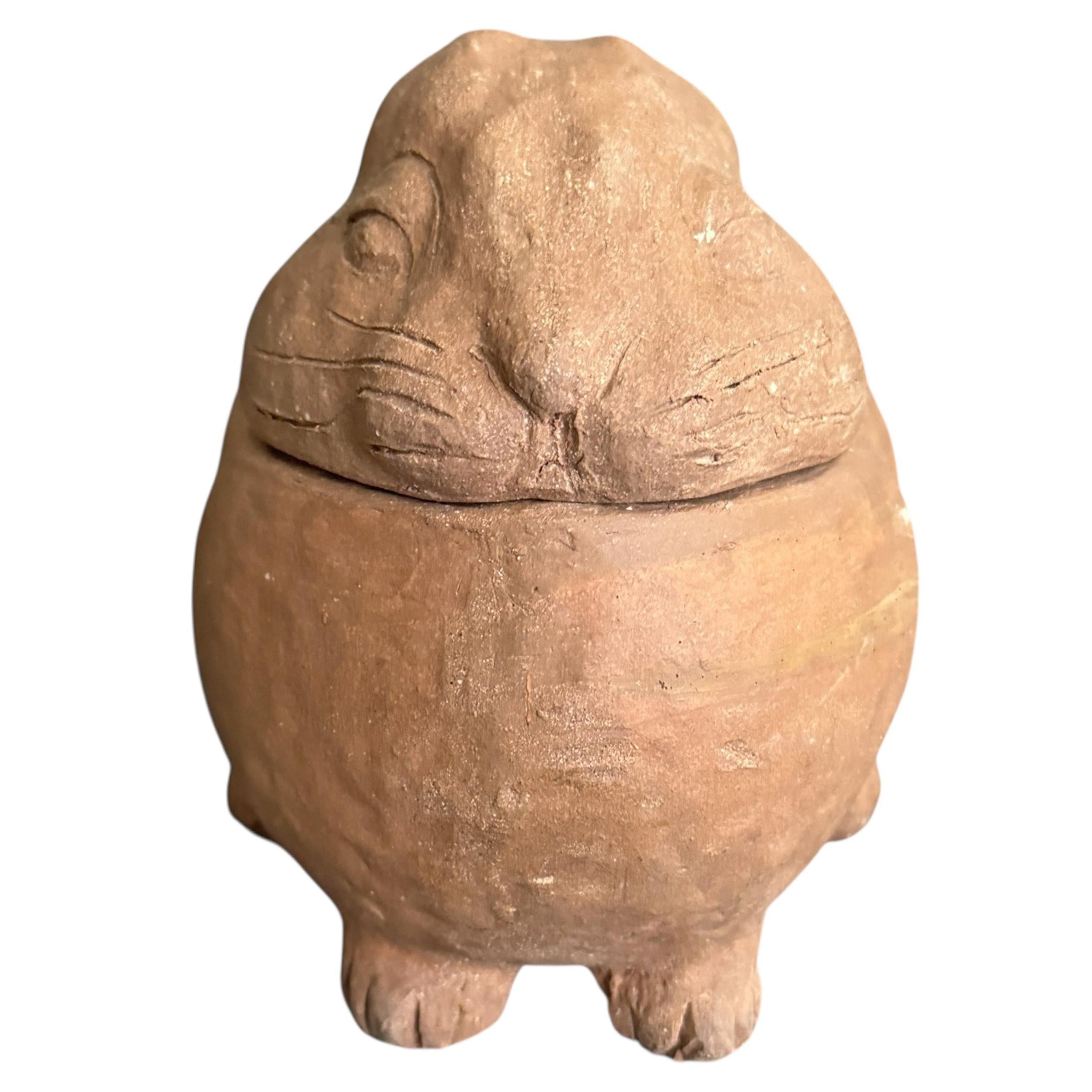 Americano Scatola per conigli in terracotta fatta da un artista in vendita
