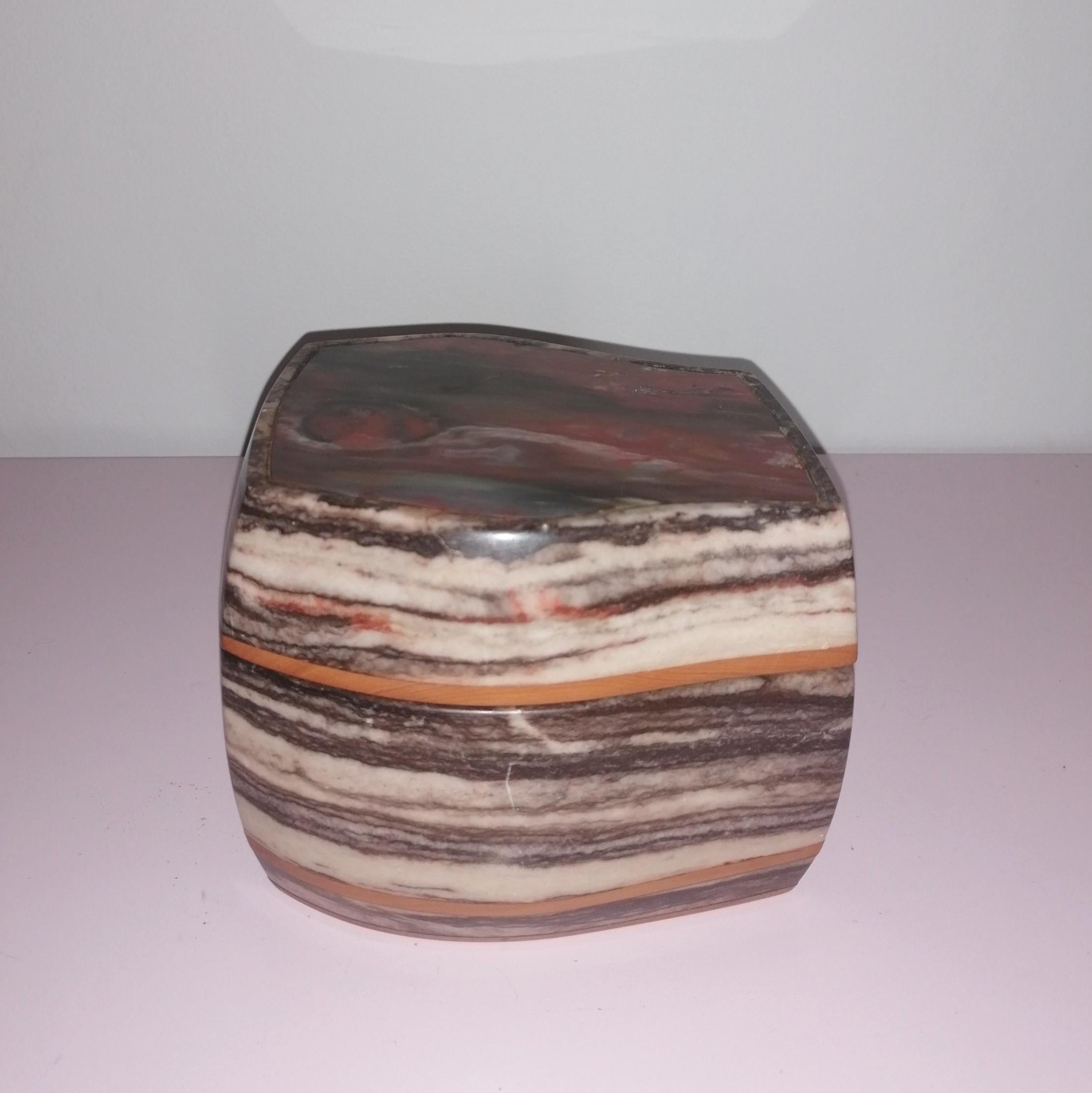 Artist-made vintage onyx / agate & walnut lidded vessel box, signed & dated 1984 For Sale 7