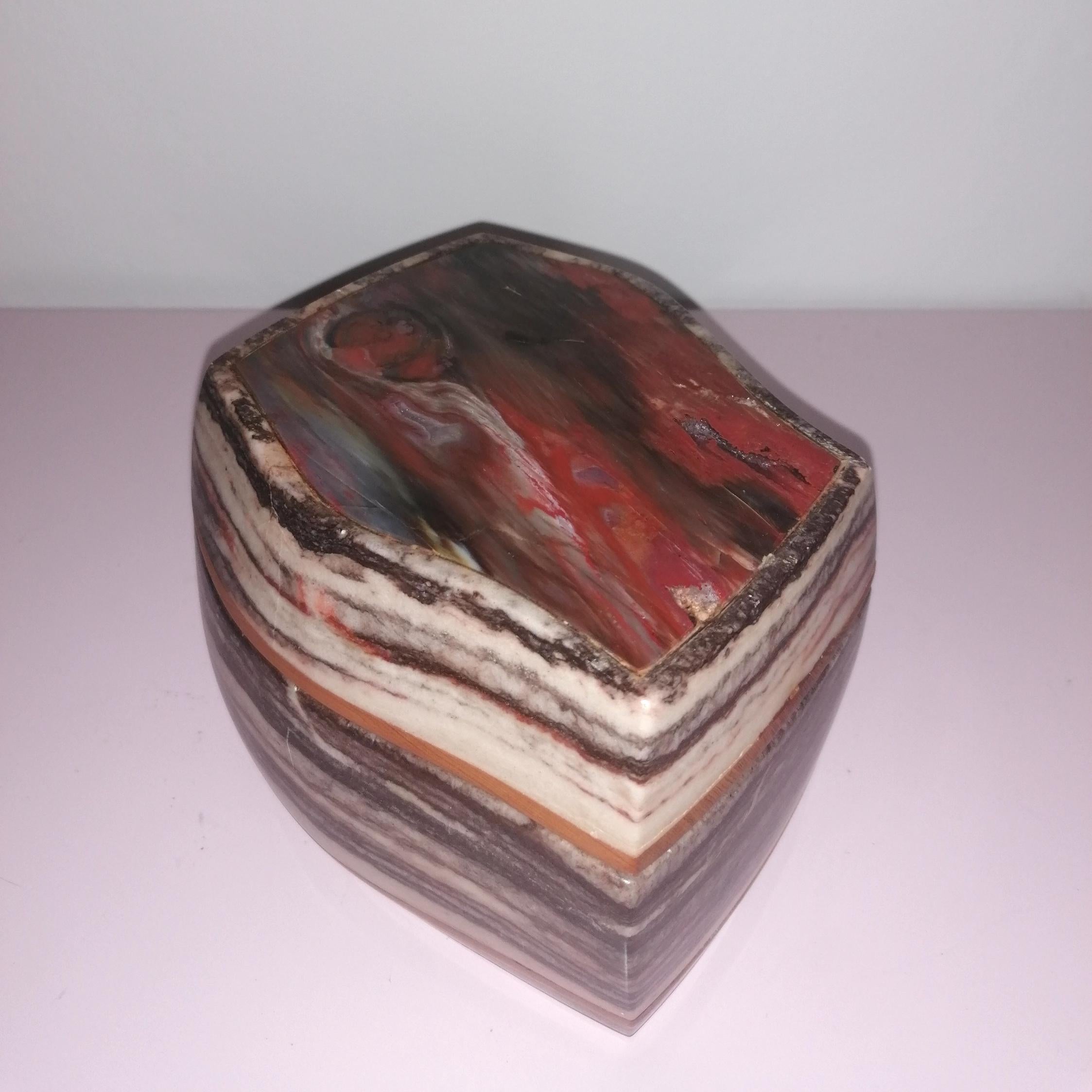 Artist-made vintage onyx / agate & walnut lidded vessel box, signed & dated 1984 In Good Condition For Sale In Hastings, GB
