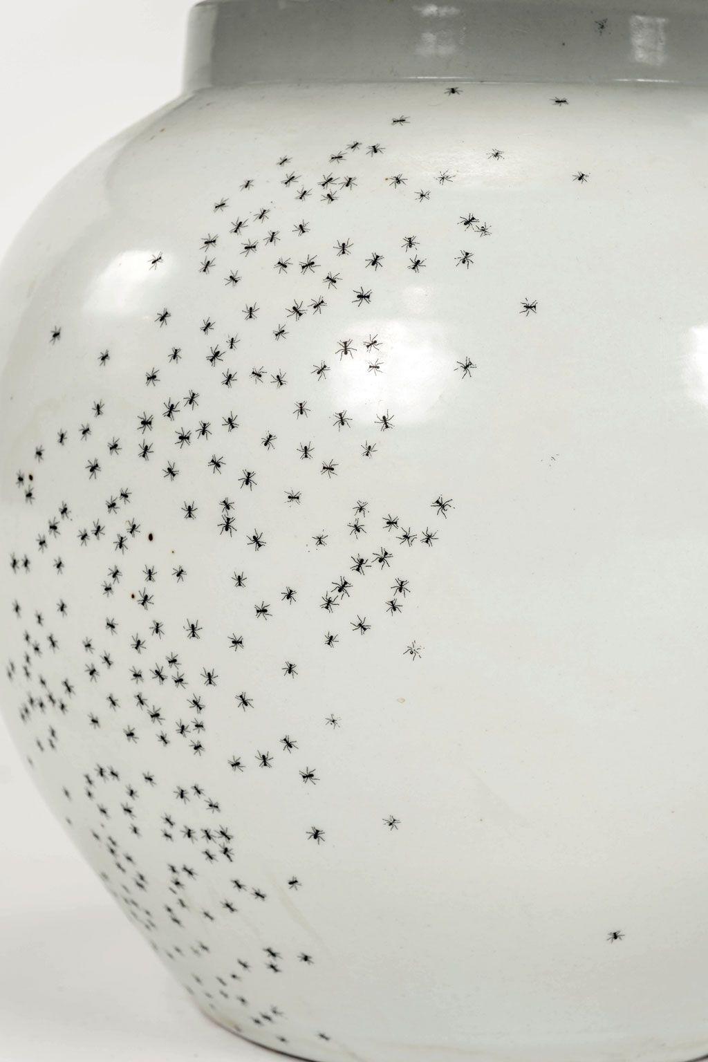 Künstler-Made-Lampe „Ant“ aus weißer Keramik (amerikanisch) im Angebot