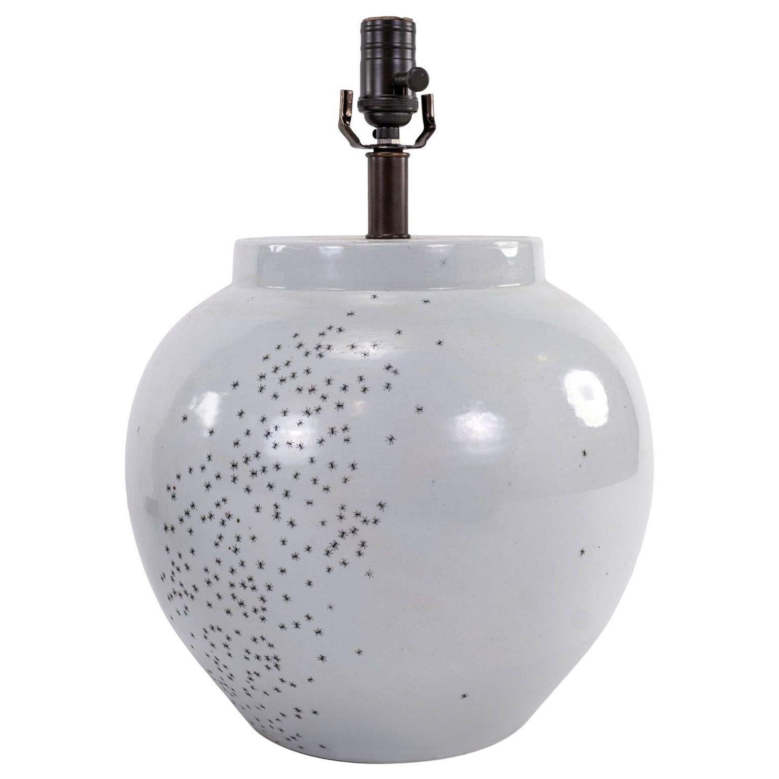 Künstler-Made-Lampe „Ant“ aus weißer Keramik im Zustand „Gut“ im Angebot in Houston, TX