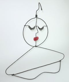 Cintre en fil de fer avec lèvres en cire, réalisé par un artiste, années 1980