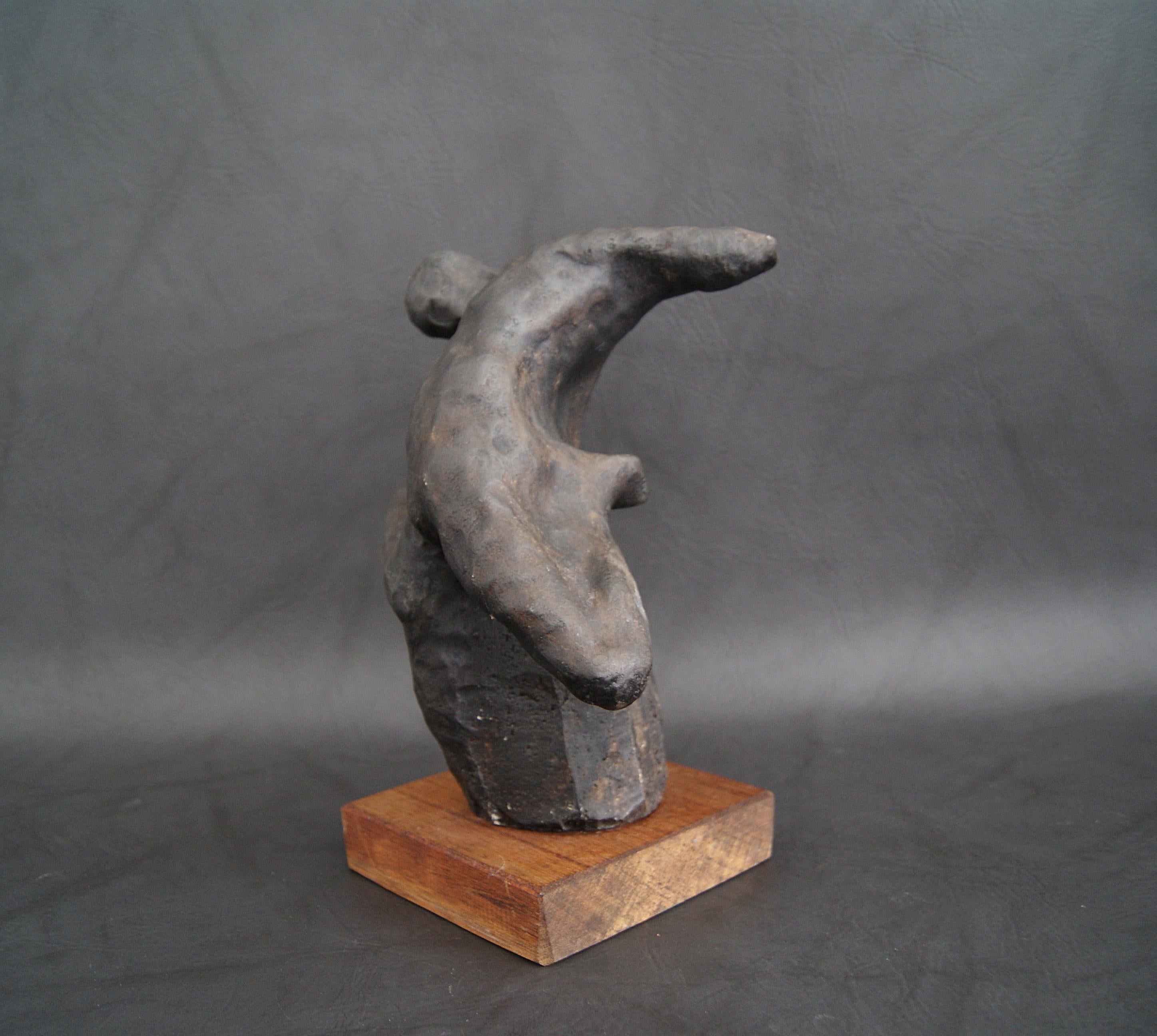 Gips-Skulptur des Künstlers, Bronzeskulptur mit Patina auf einem Holzsockel, abstrakte Kunst (Organische Moderne) im Angebot