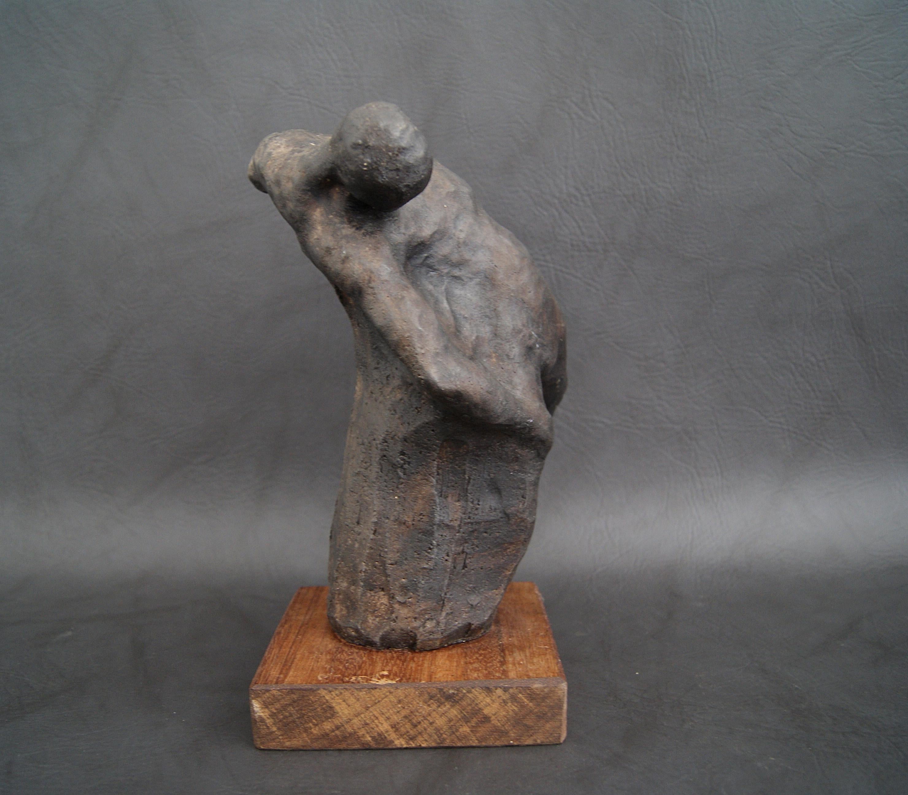 Gips-Skulptur des Künstlers, Bronzeskulptur mit Patina auf einem Holzsockel, abstrakte Kunst im Angebot 1