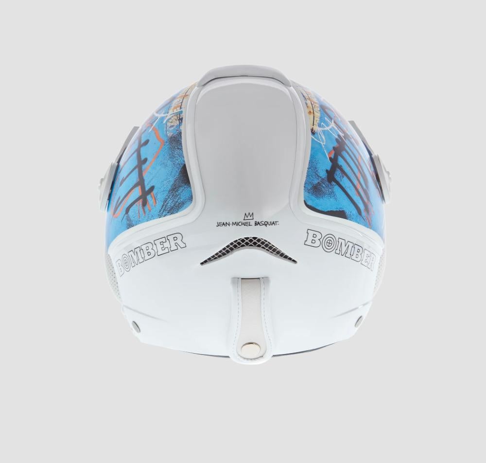 Artist Series BASQUIAT BIRD HELMET by Bomber Ski in size L.

The Basquiat Bird Helmet expresses the iconoclastic spirit of the pioneering artist Jean-Michel Basquiat with an electric blue, spray painted artwork that embodies his street art