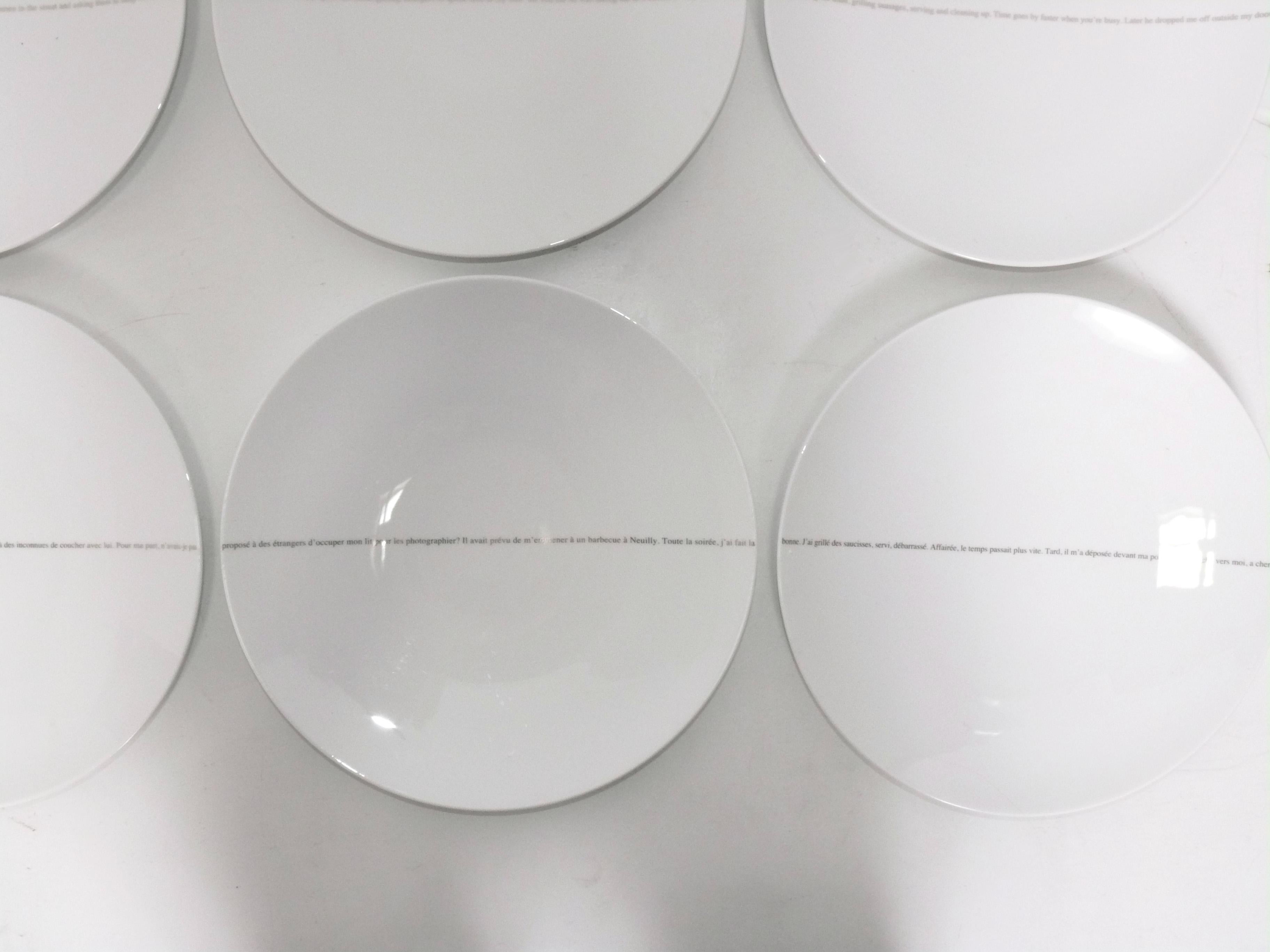 Artist Sophie Calle for Bernardaud Set of 12 Dinner Plates Pop Art Mid Century In Good Condition For Sale In Atlanta, GA