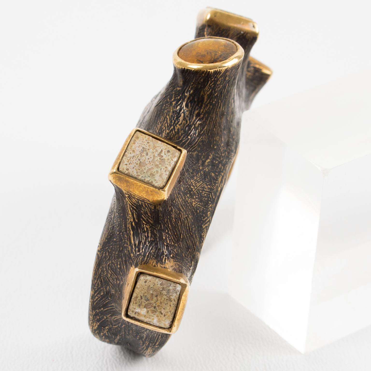 Bracelet manchette brutaliste unique d'artiste en bronze avec cabochons en travertin et ambre en vente 7