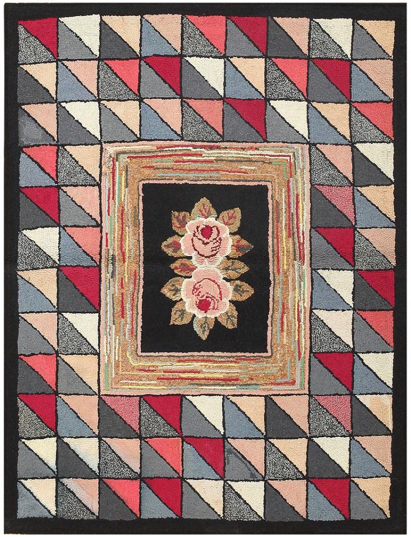 Artistic Antique American Hooked Area Rug, Herkunftsland: Vereinigte Staaten, CIRCA Datum: 1920's