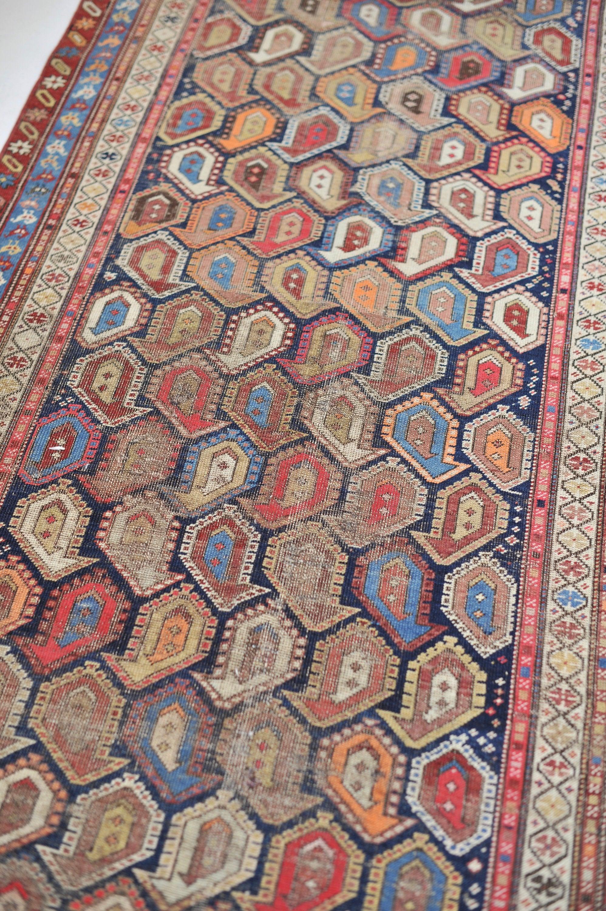 Alfombra persa antigua artística con diseño de boteh/paisley entrelazado en toda la superficie en Bueno estado para la venta en Milwaukee, WI